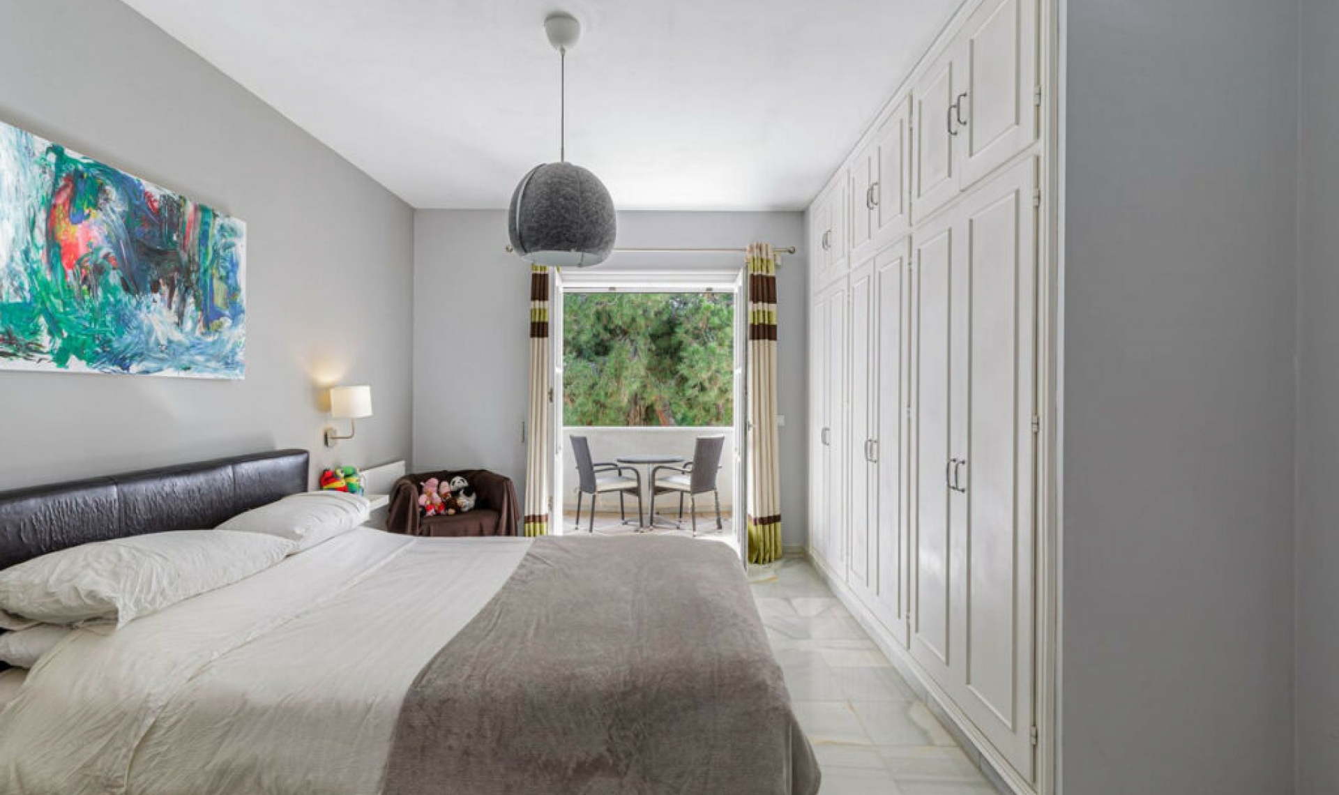 Resale - House -
El Paraiso