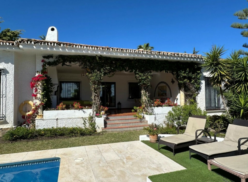 Resale - House -
El Paraiso