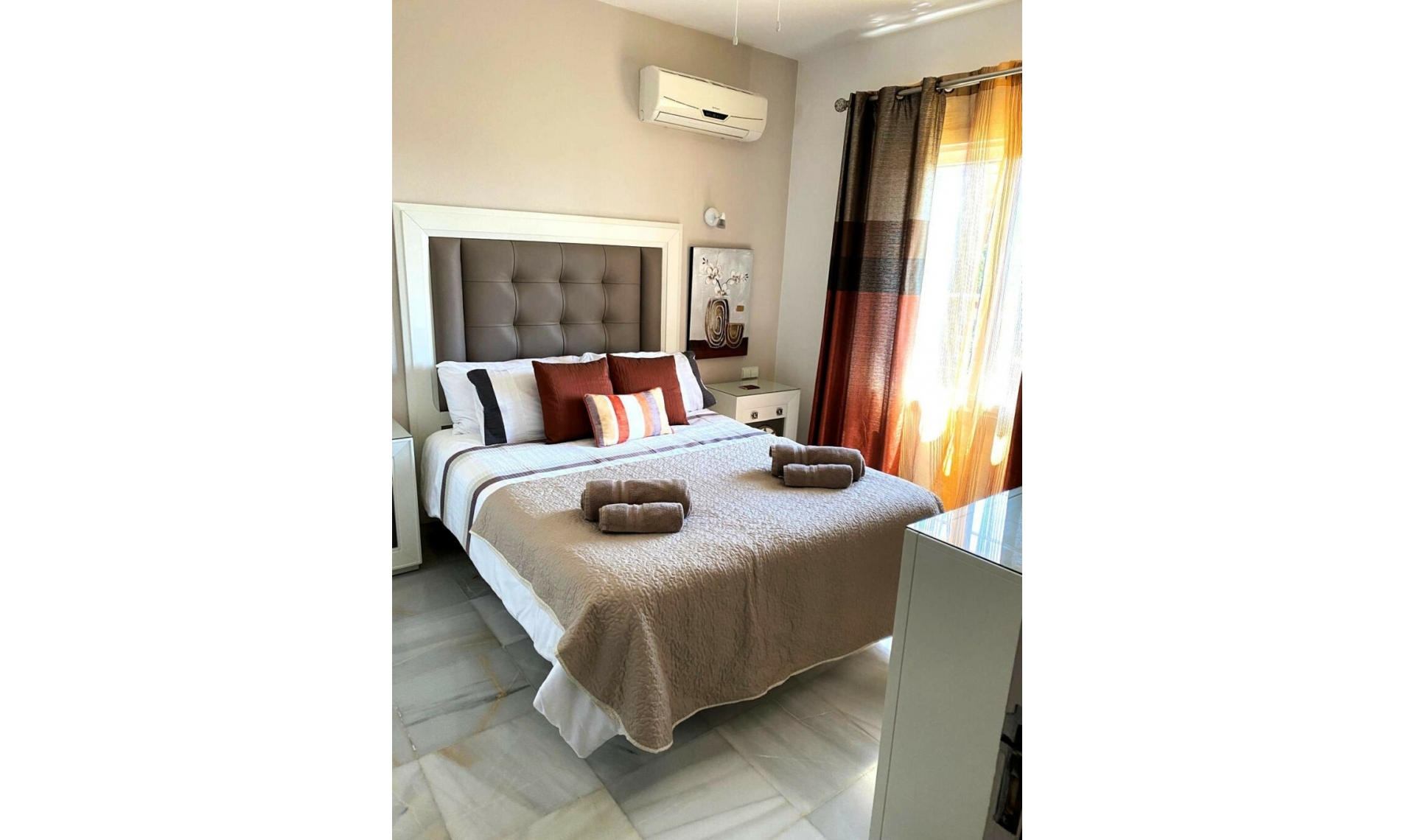 Resale - House -
El Paraiso