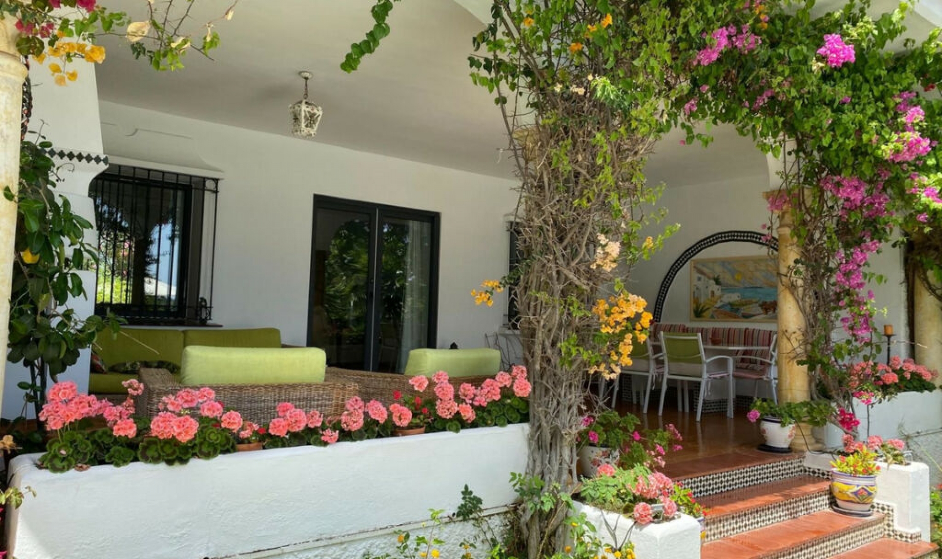 Resale - House -
El Paraiso