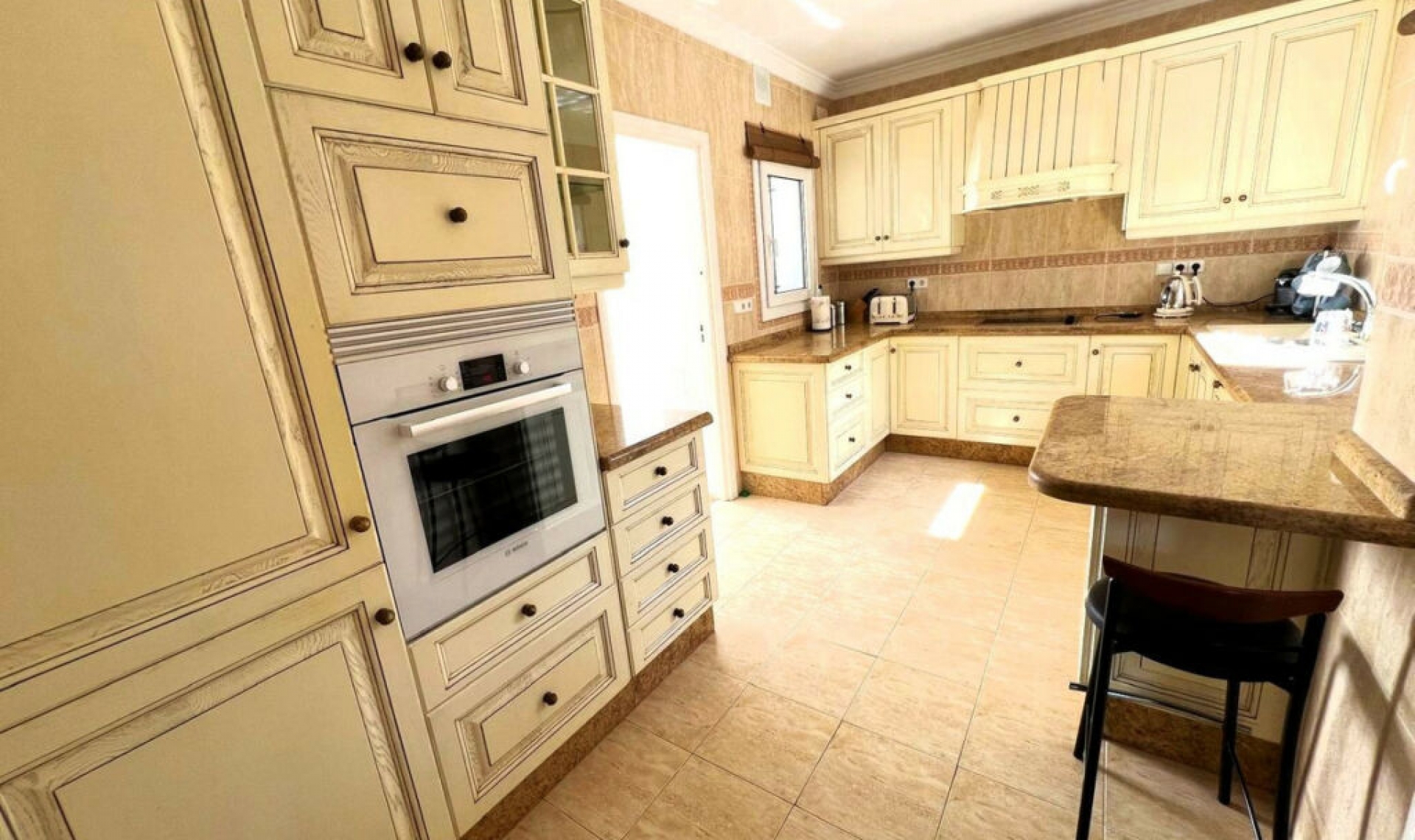 Resale - House -
El Paraiso