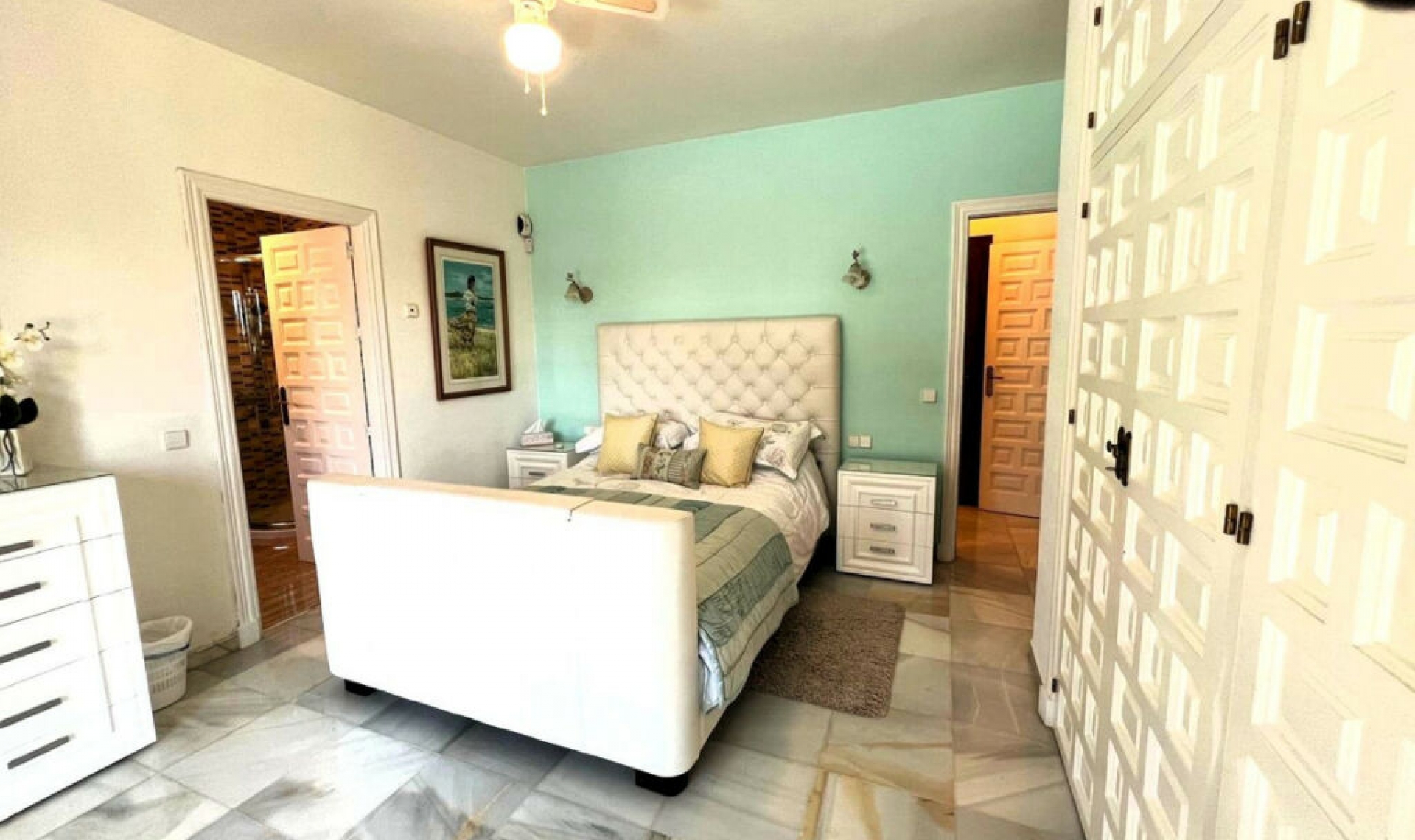 Resale - House -
El Paraiso