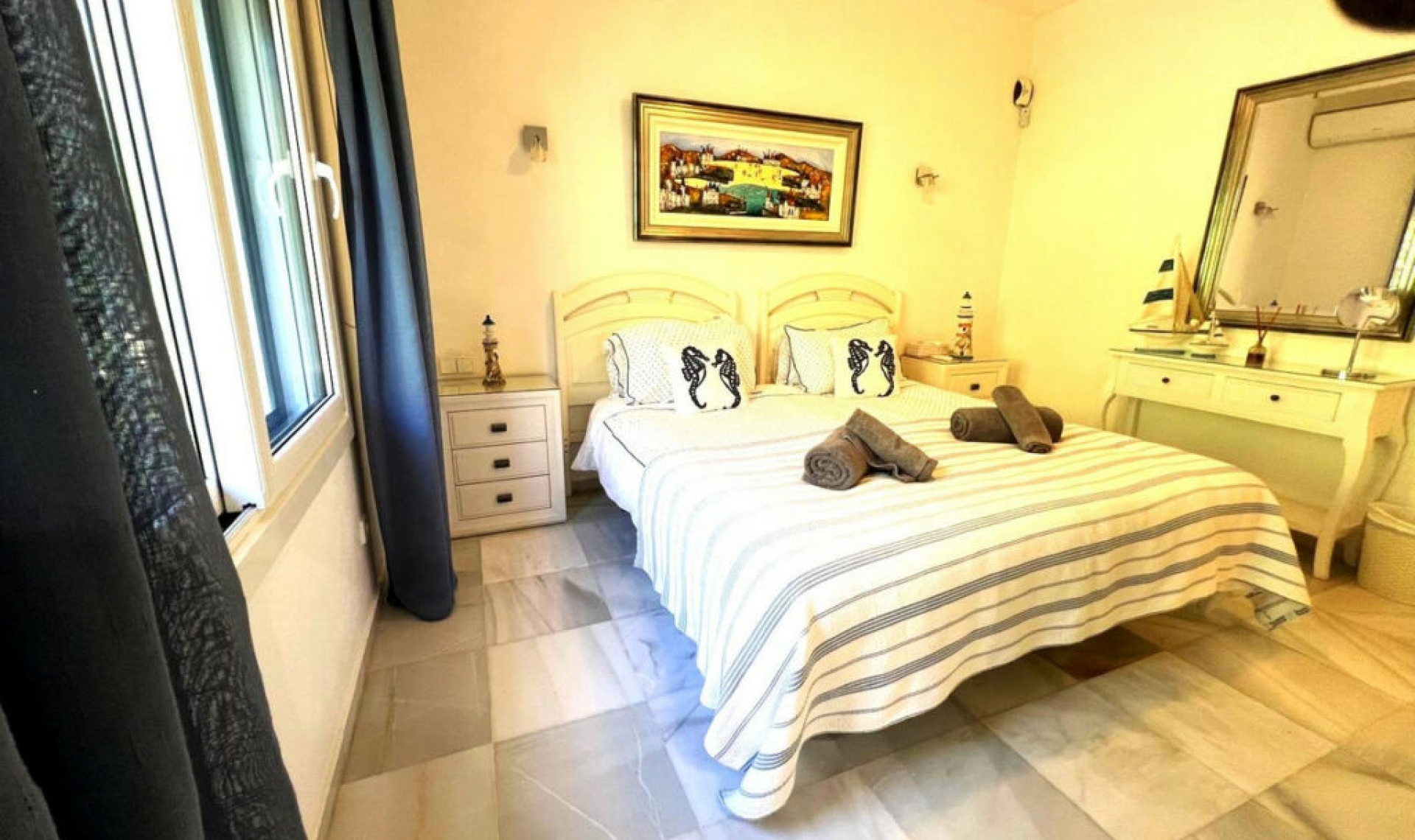 Resale - House -
El Paraiso
