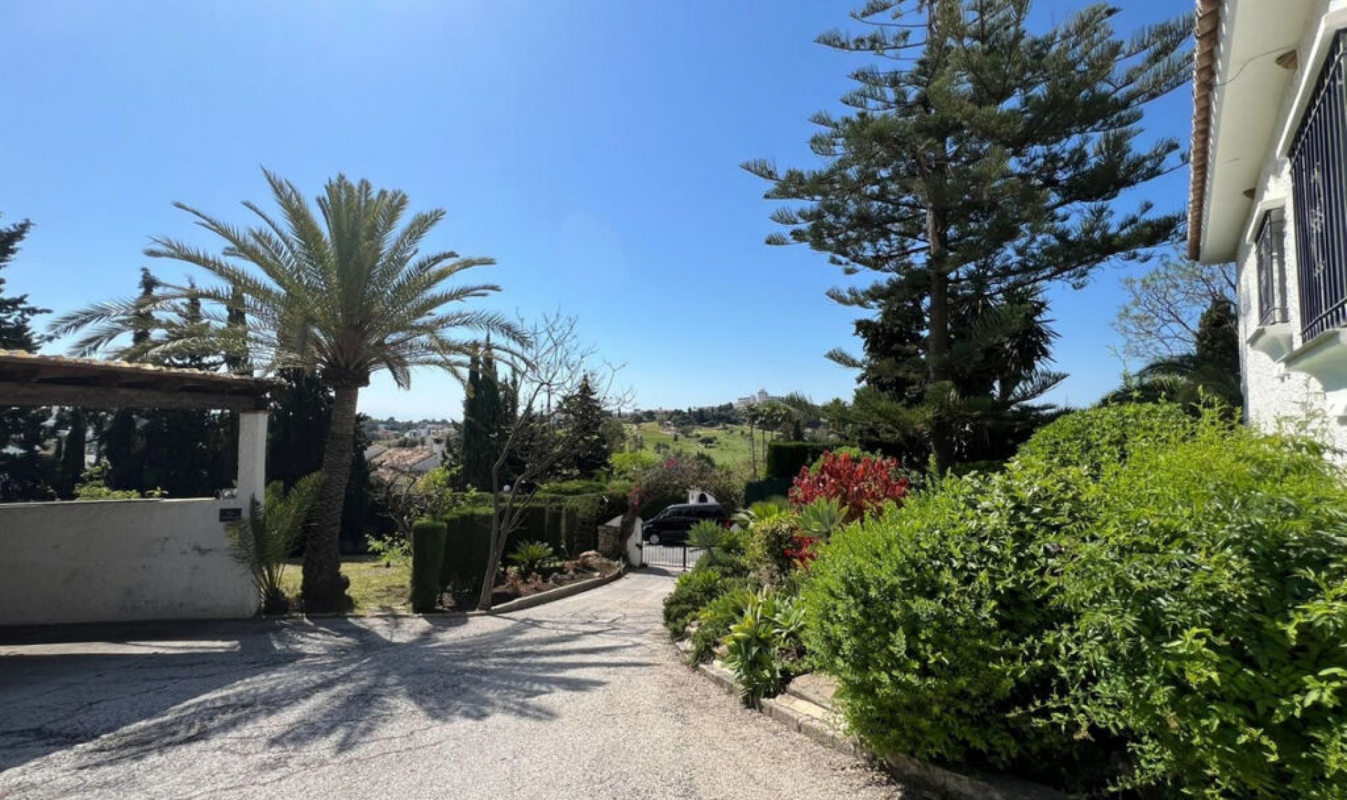 Resale - House -
El Paraiso