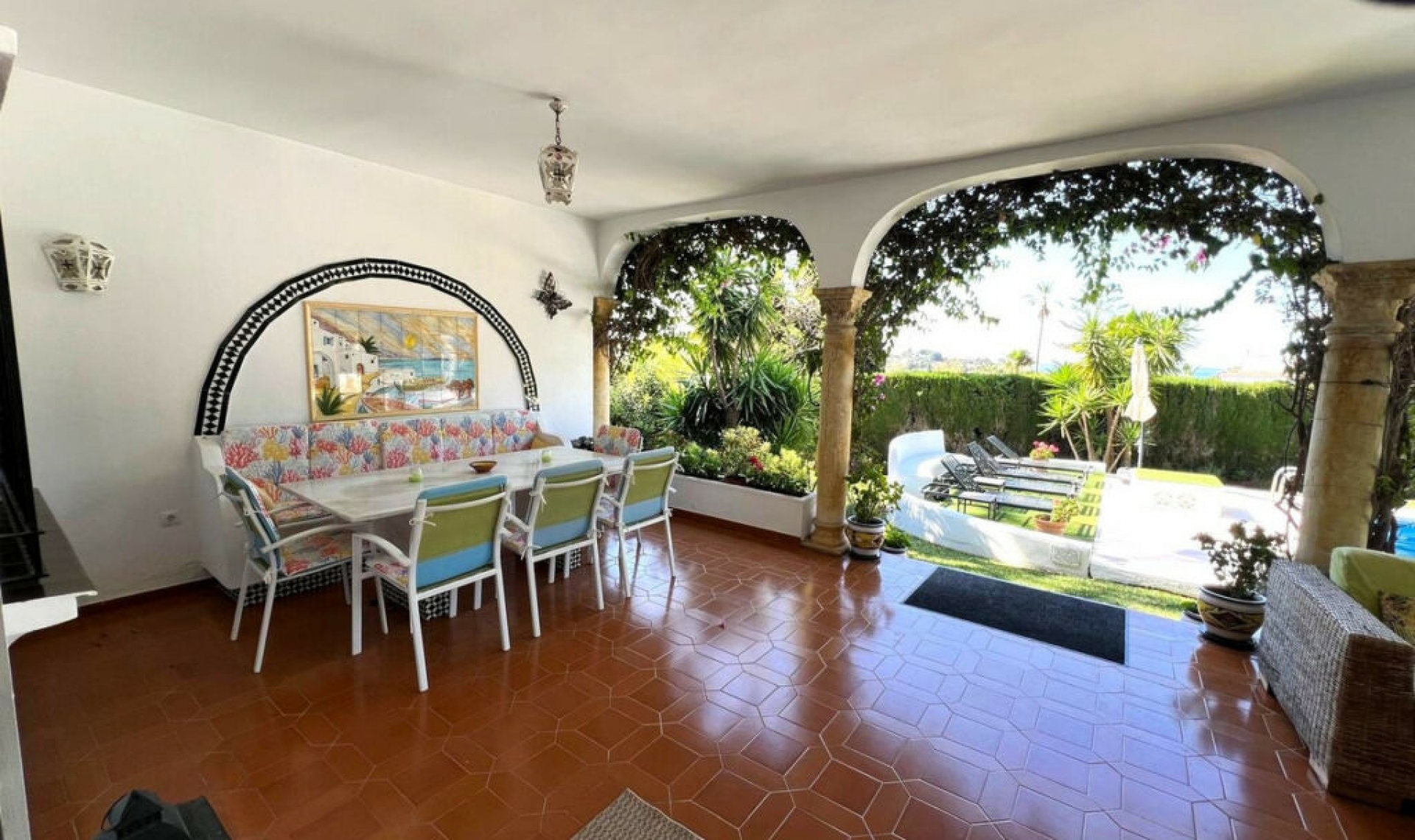 Resale - House -
El Paraiso