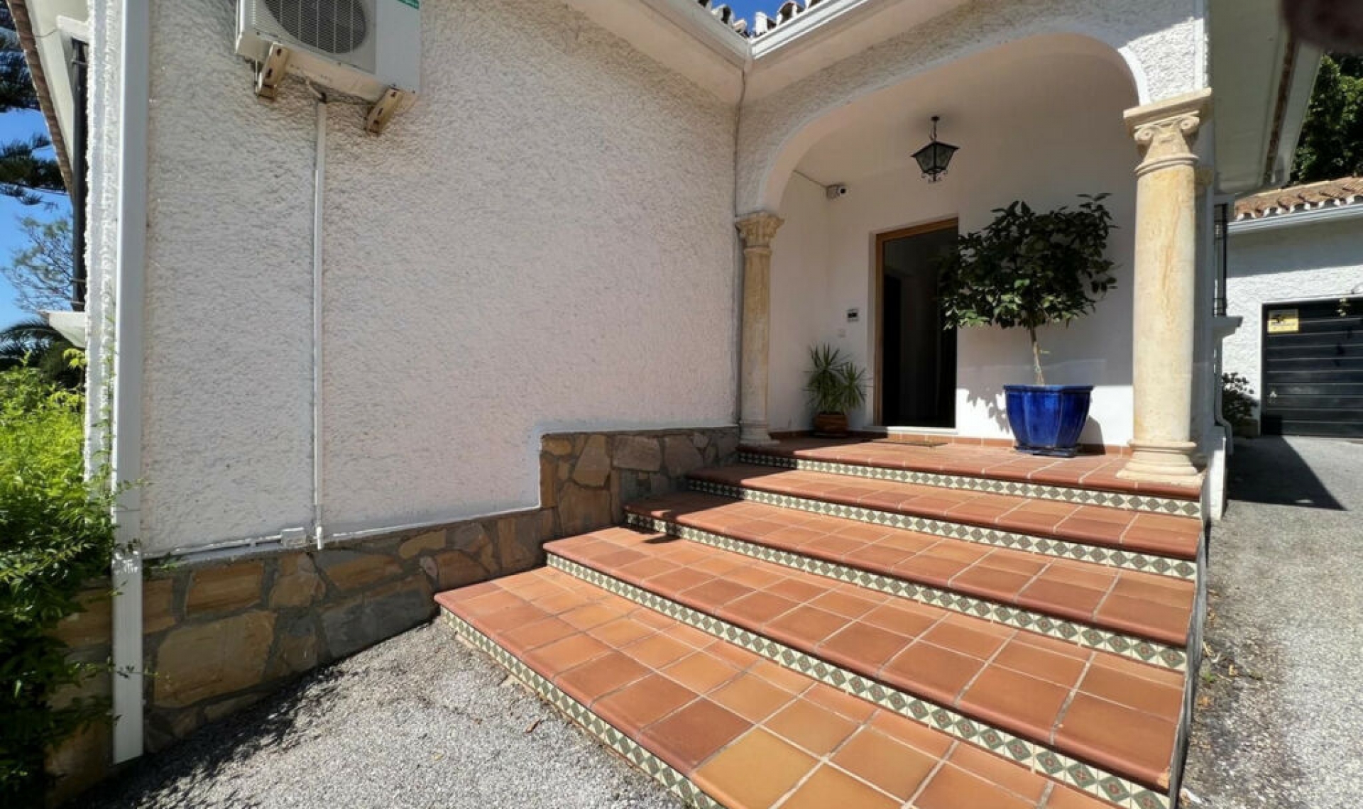 Resale - House -
El Paraiso