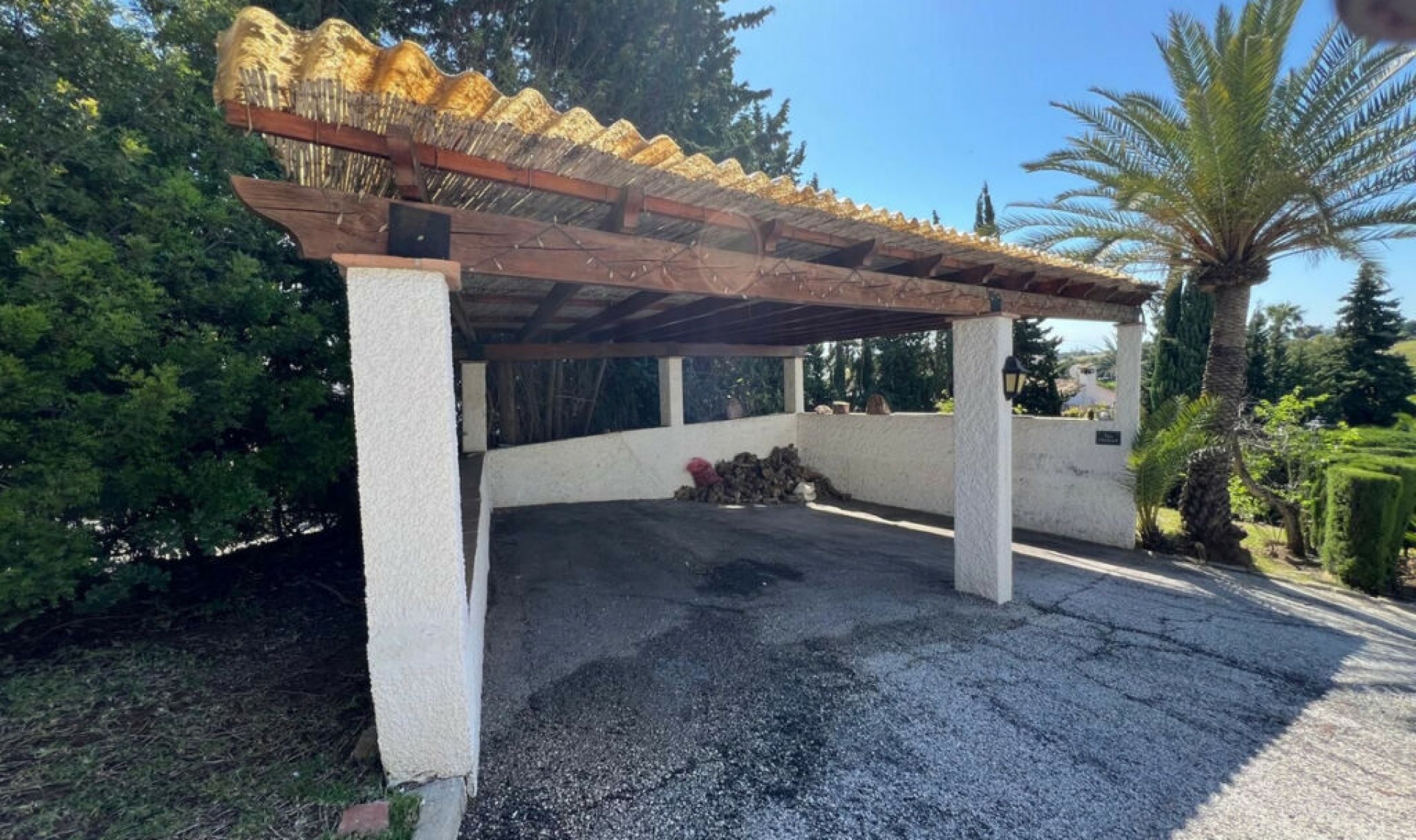 Resale - House -
El Paraiso