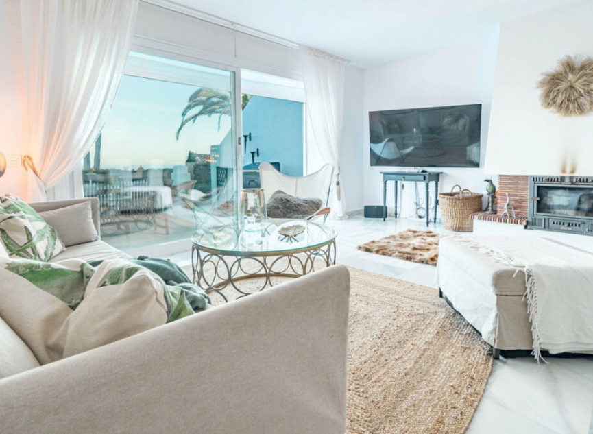 Resale - House -
El Paraiso