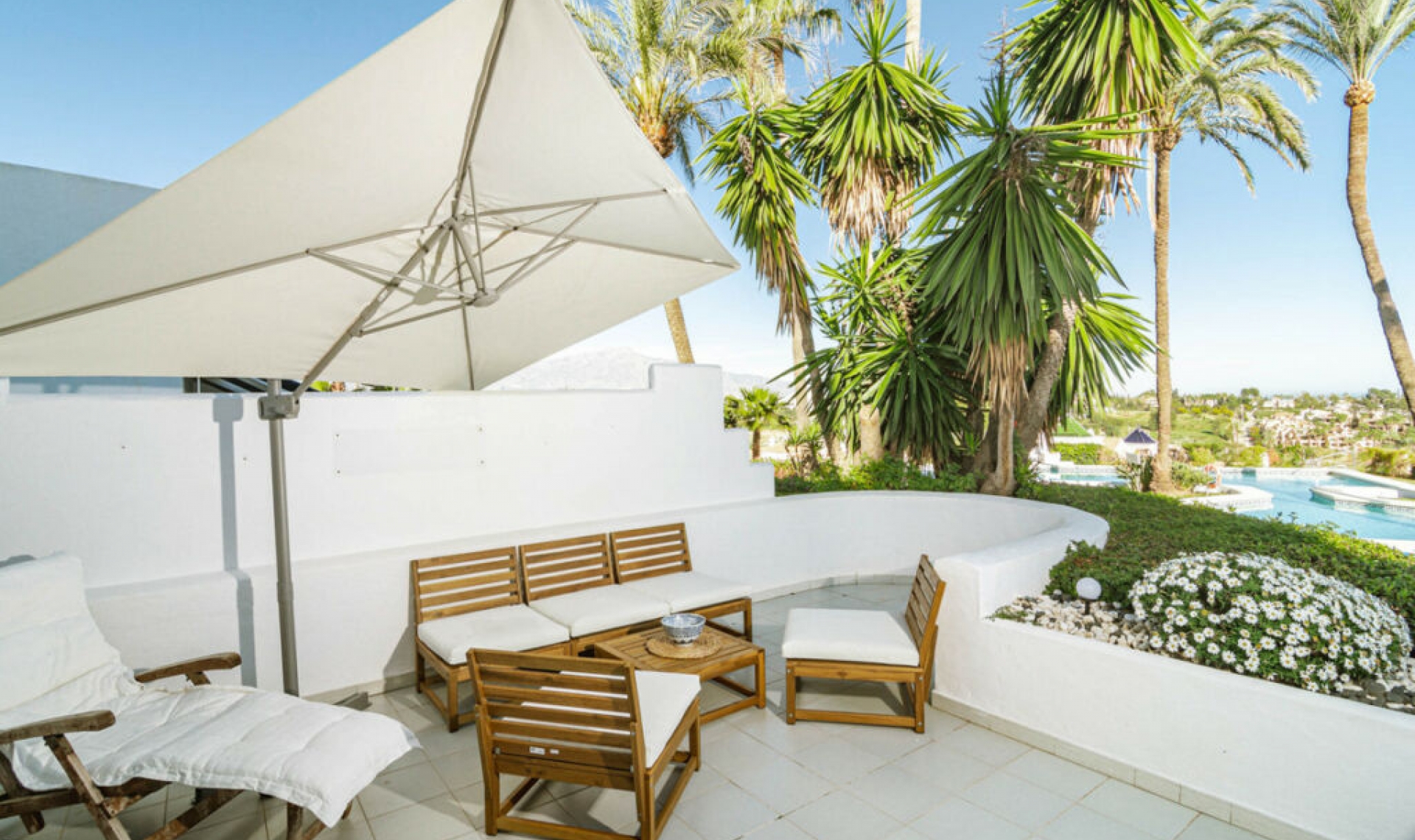 Resale - House -
El Paraiso