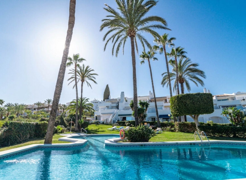 Resale - House -
El Paraiso