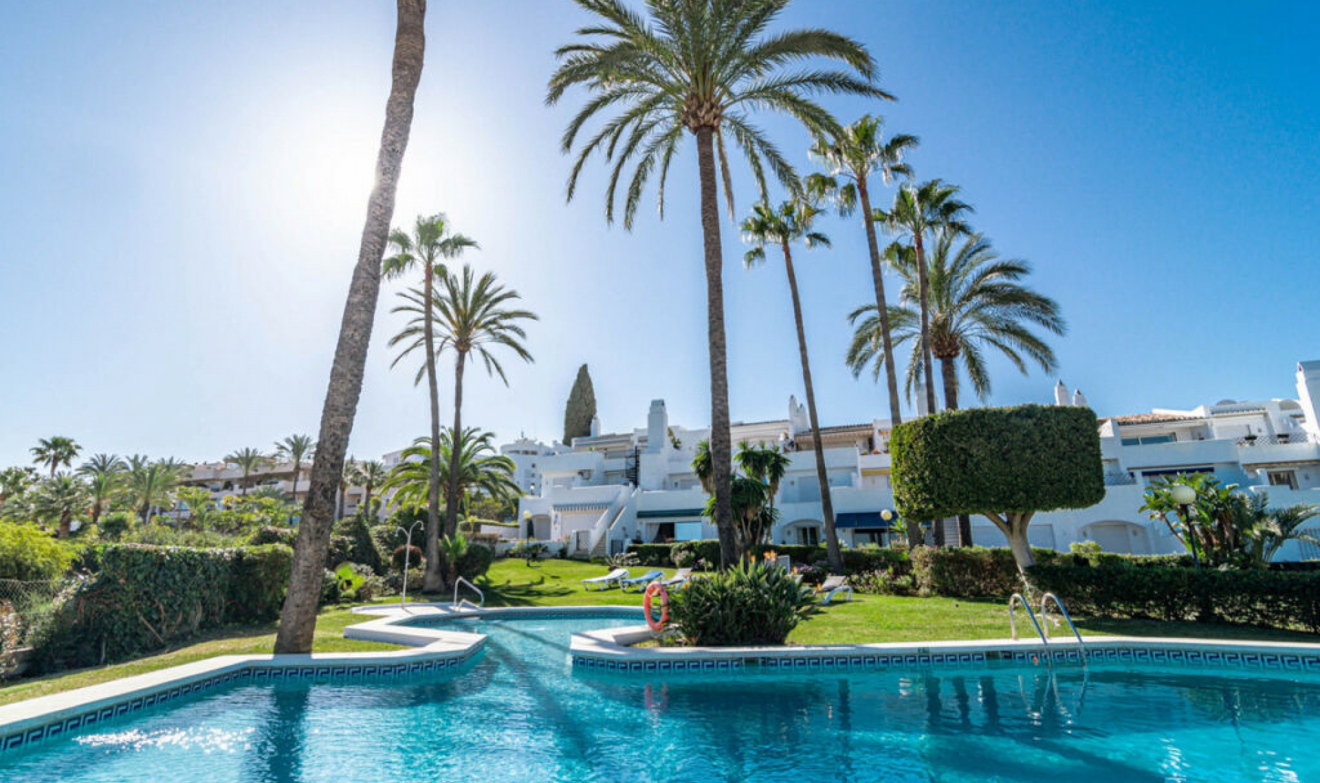 Resale - House -
El Paraiso