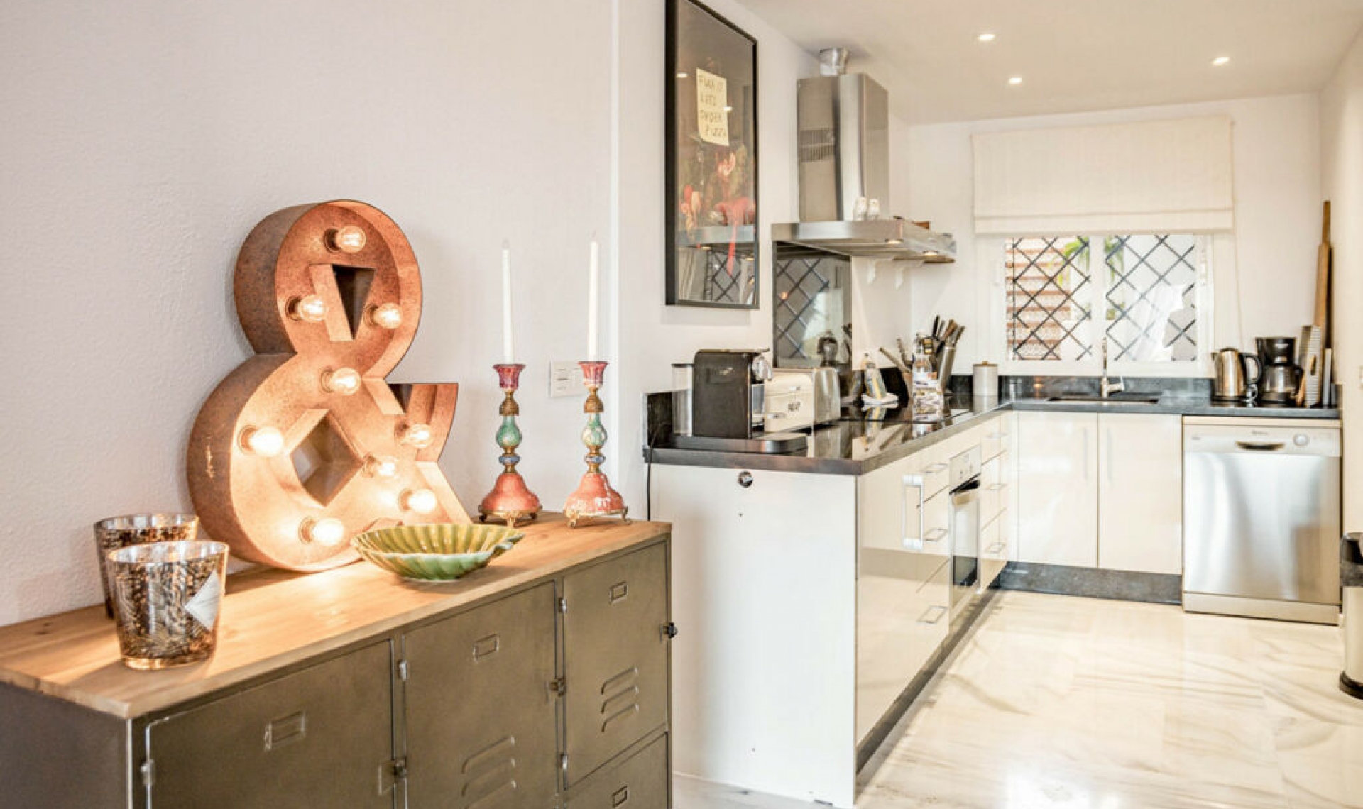 Resale - House -
El Paraiso