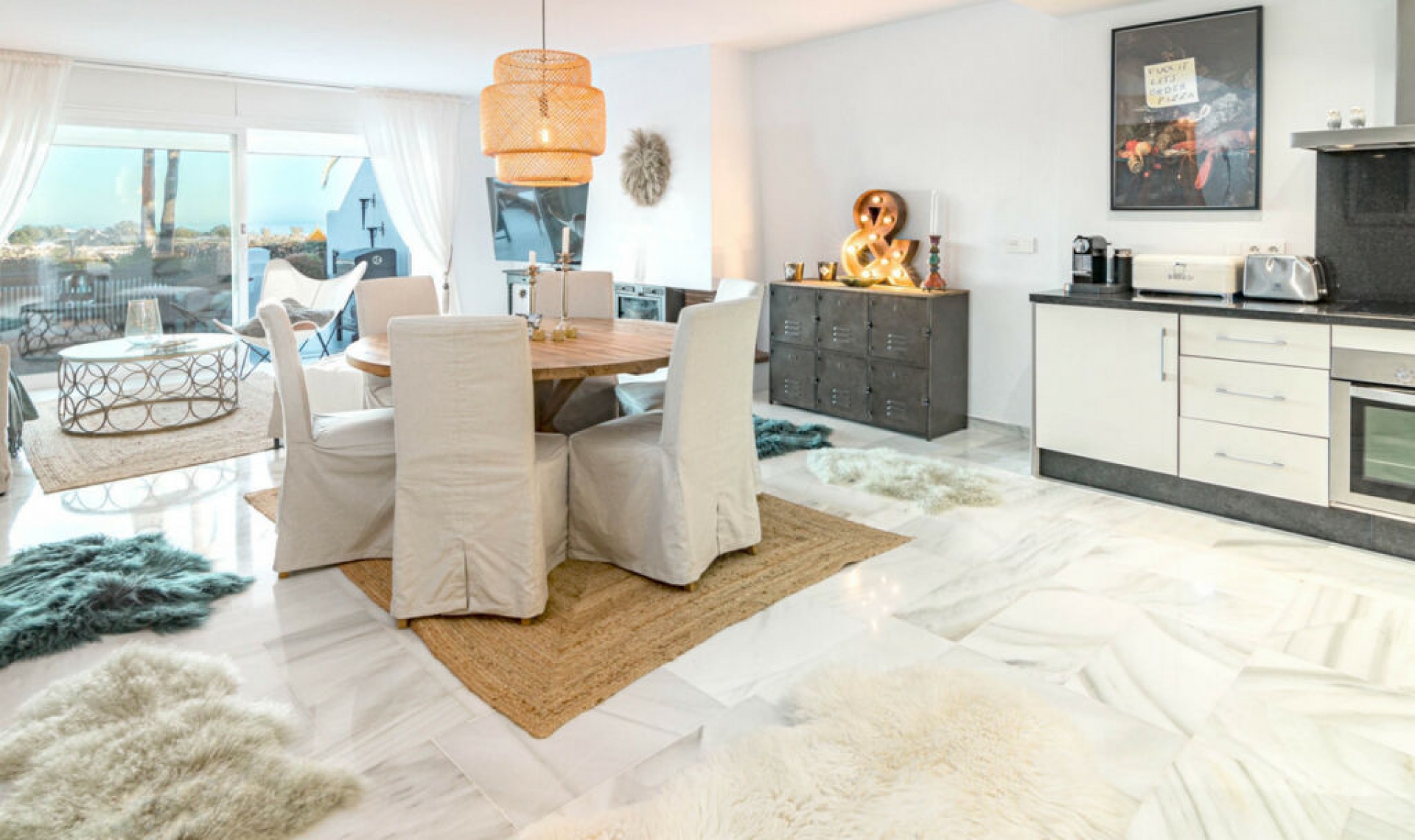 Resale - House -
El Paraiso