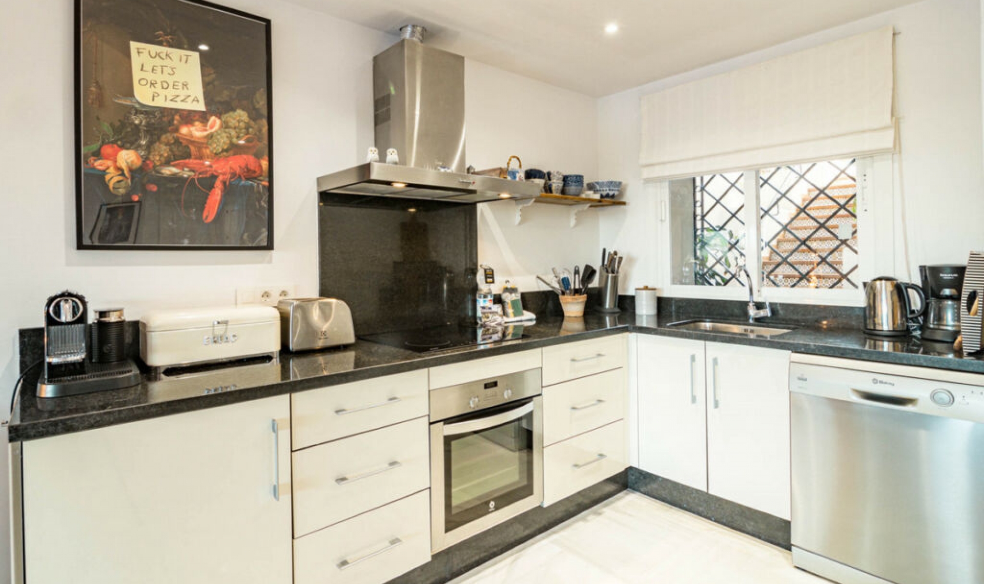 Resale - House -
El Paraiso