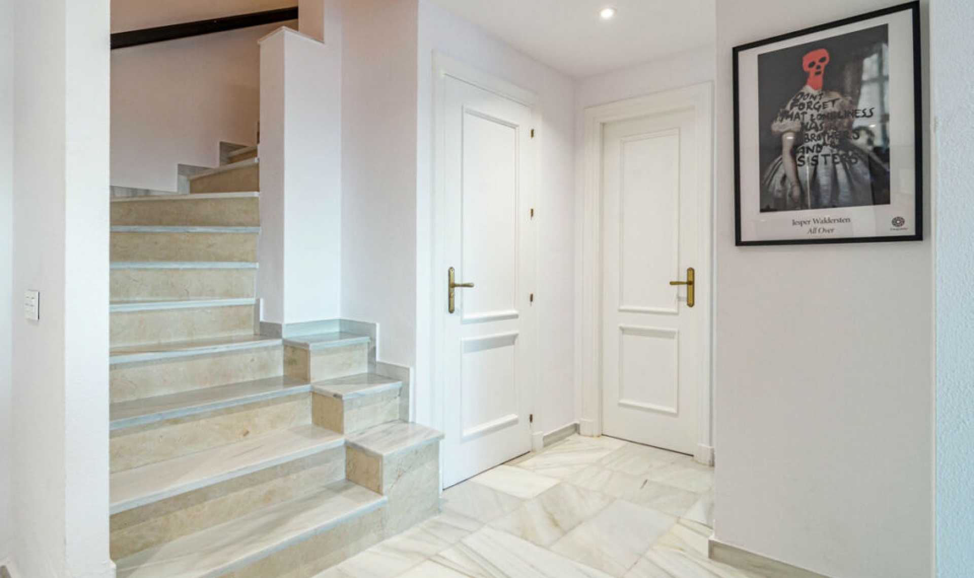 Resale - House -
El Paraiso