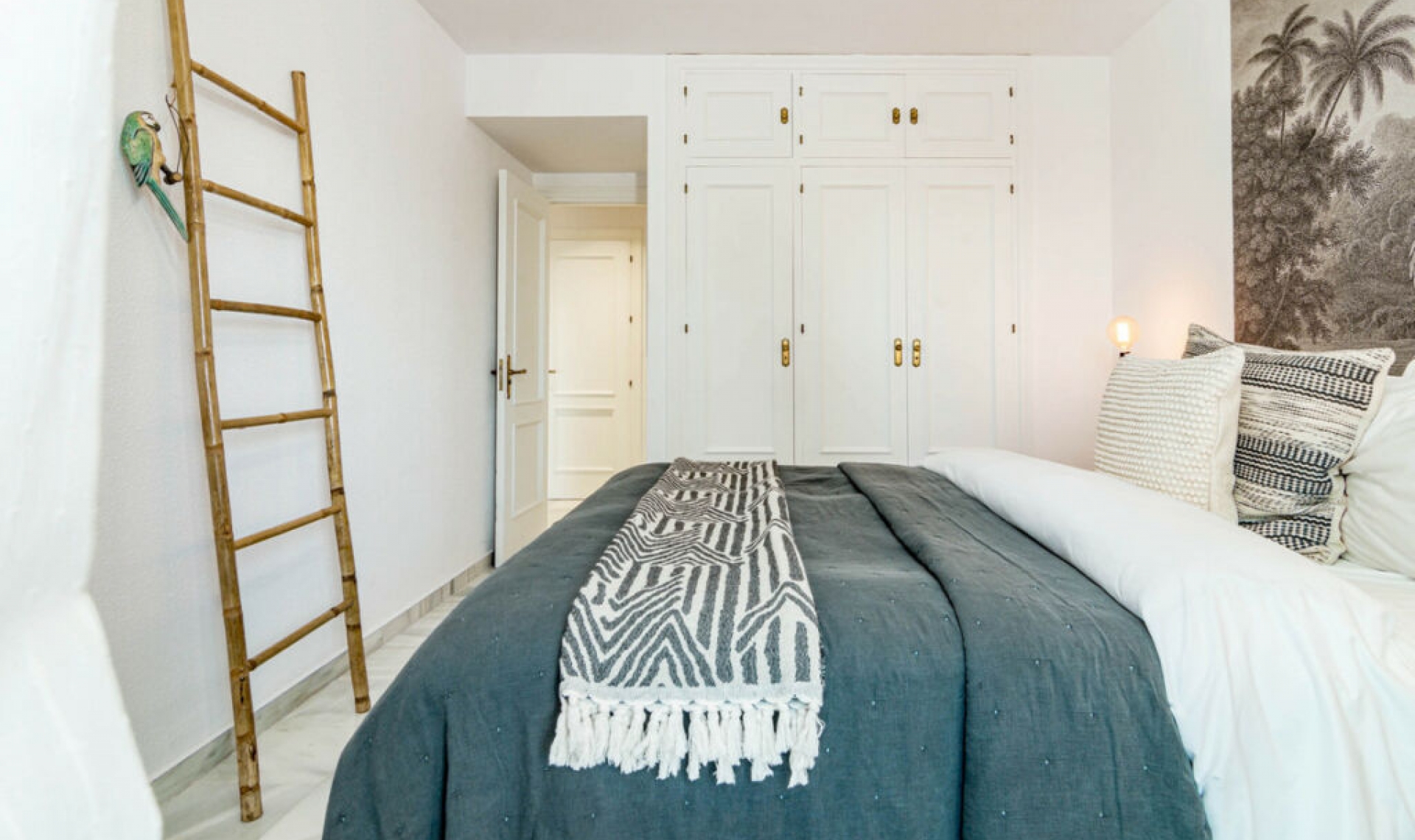 Resale - House -
El Paraiso