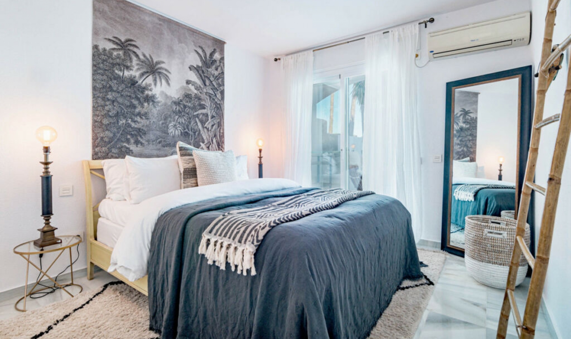 Resale - House -
El Paraiso