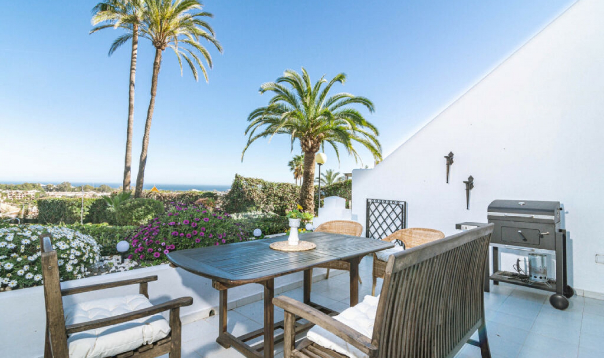 Resale - House -
El Paraiso