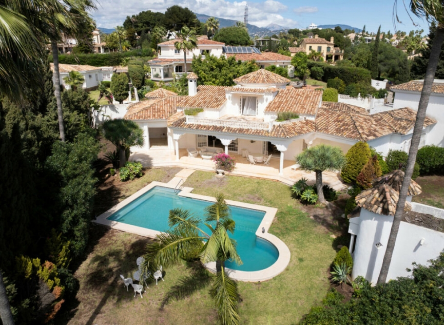 Resale - House -
El Paraiso