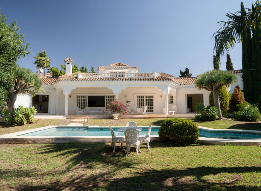 Resale - House -
El Paraiso