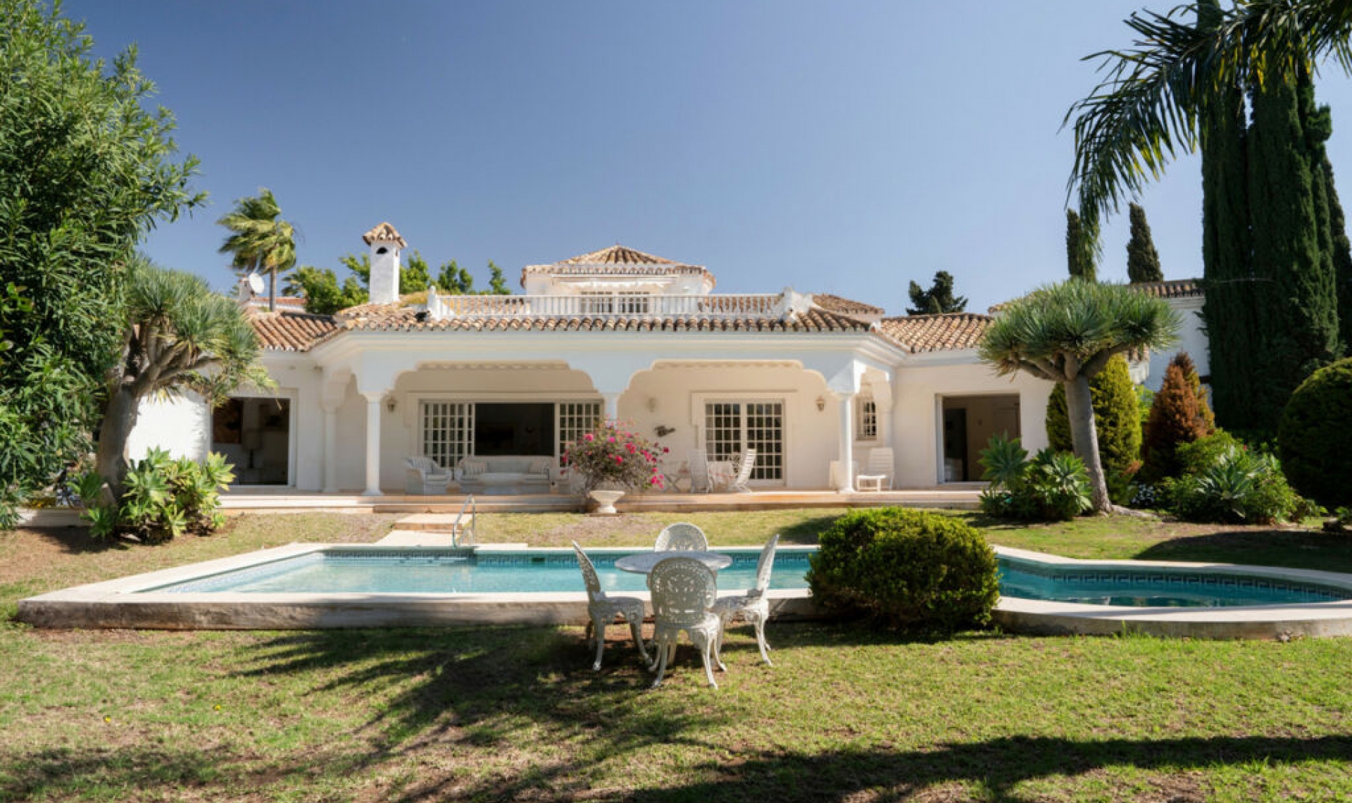 Resale - House -
El Paraiso