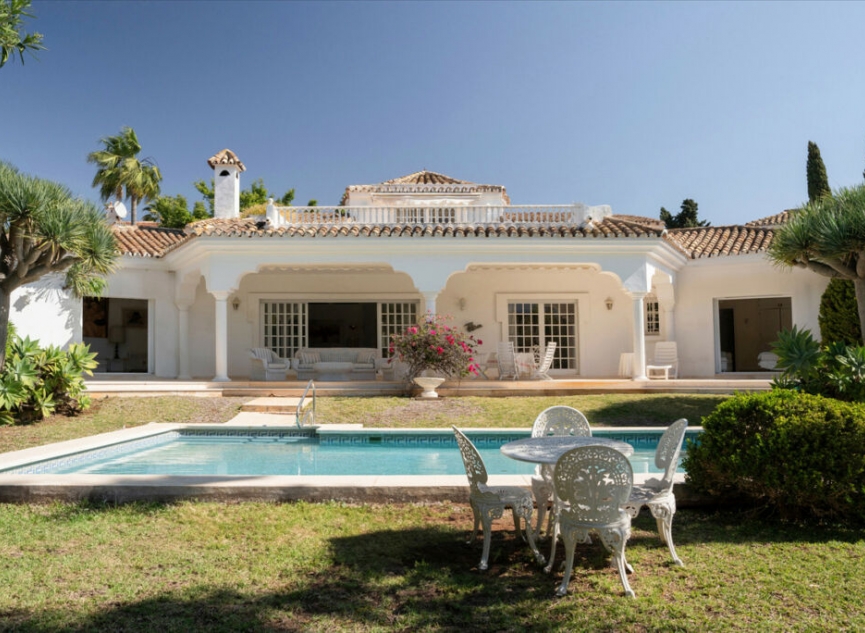 Resale - House -
El Paraiso