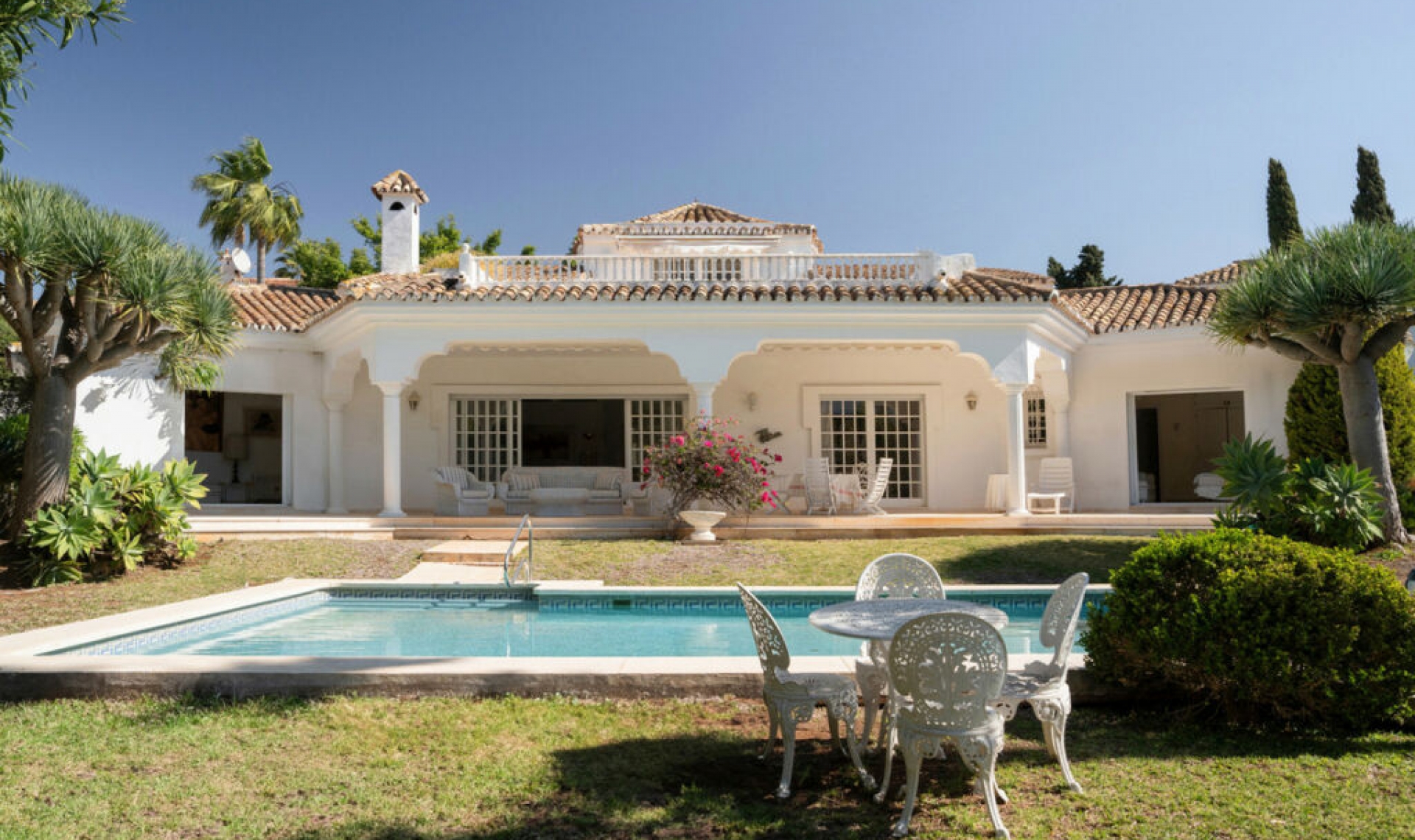 Resale - House -
El Paraiso