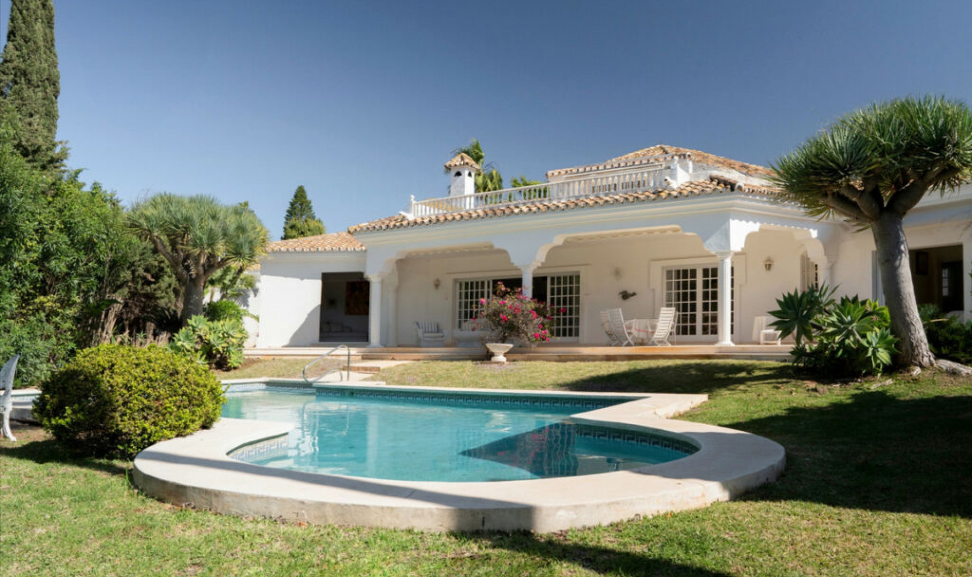 Resale - House -
El Paraiso