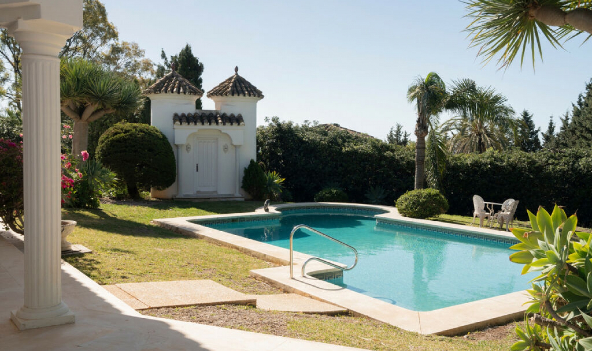 Resale - House -
El Paraiso