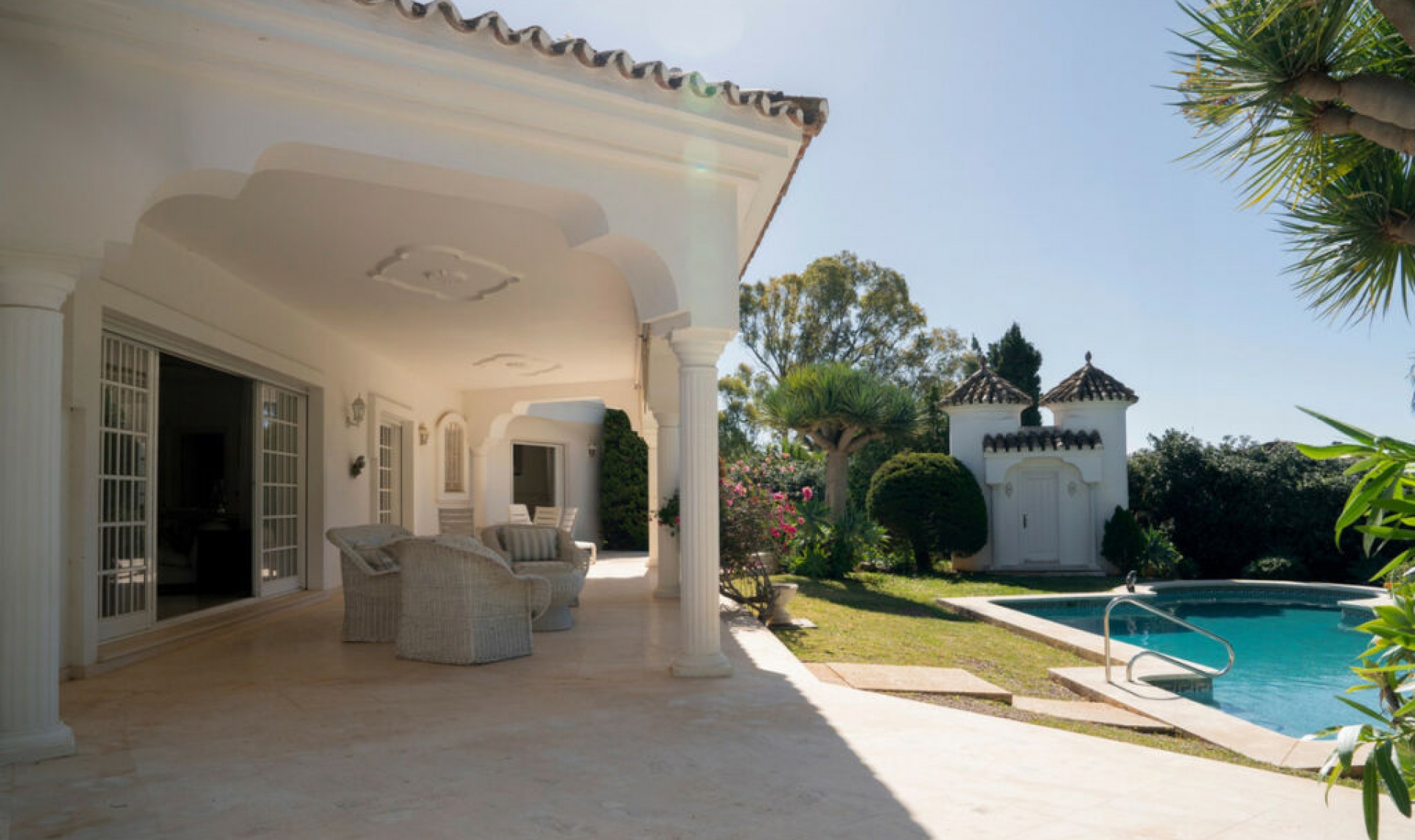 Resale - House -
El Paraiso