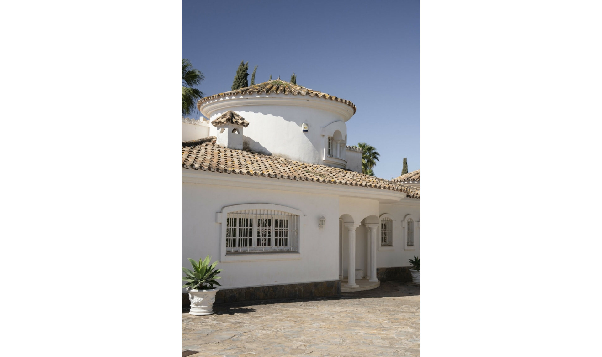 Resale - House -
El Paraiso