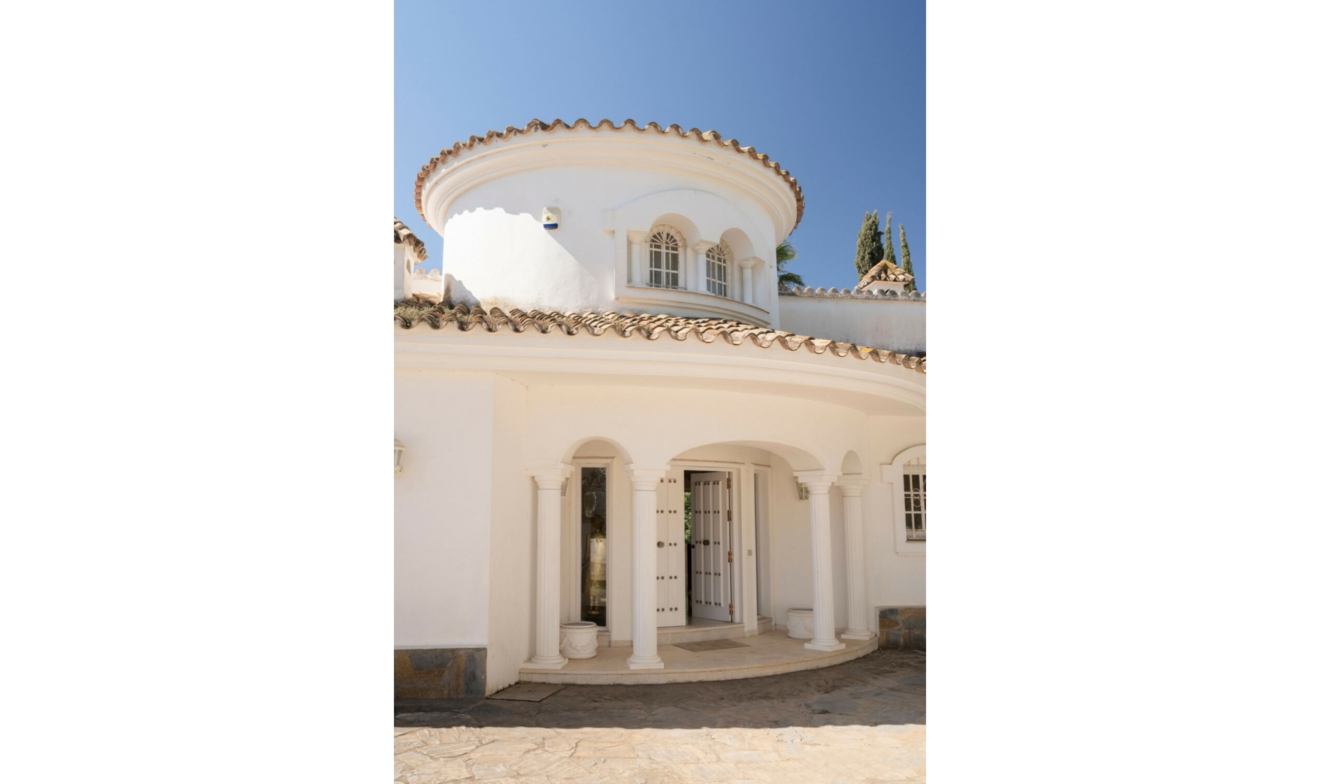 Resale - House -
El Paraiso