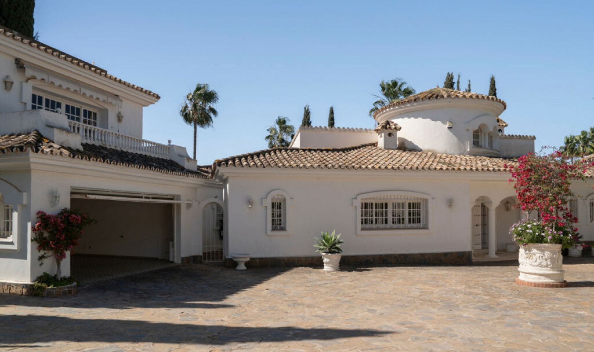 Resale - House -
El Paraiso