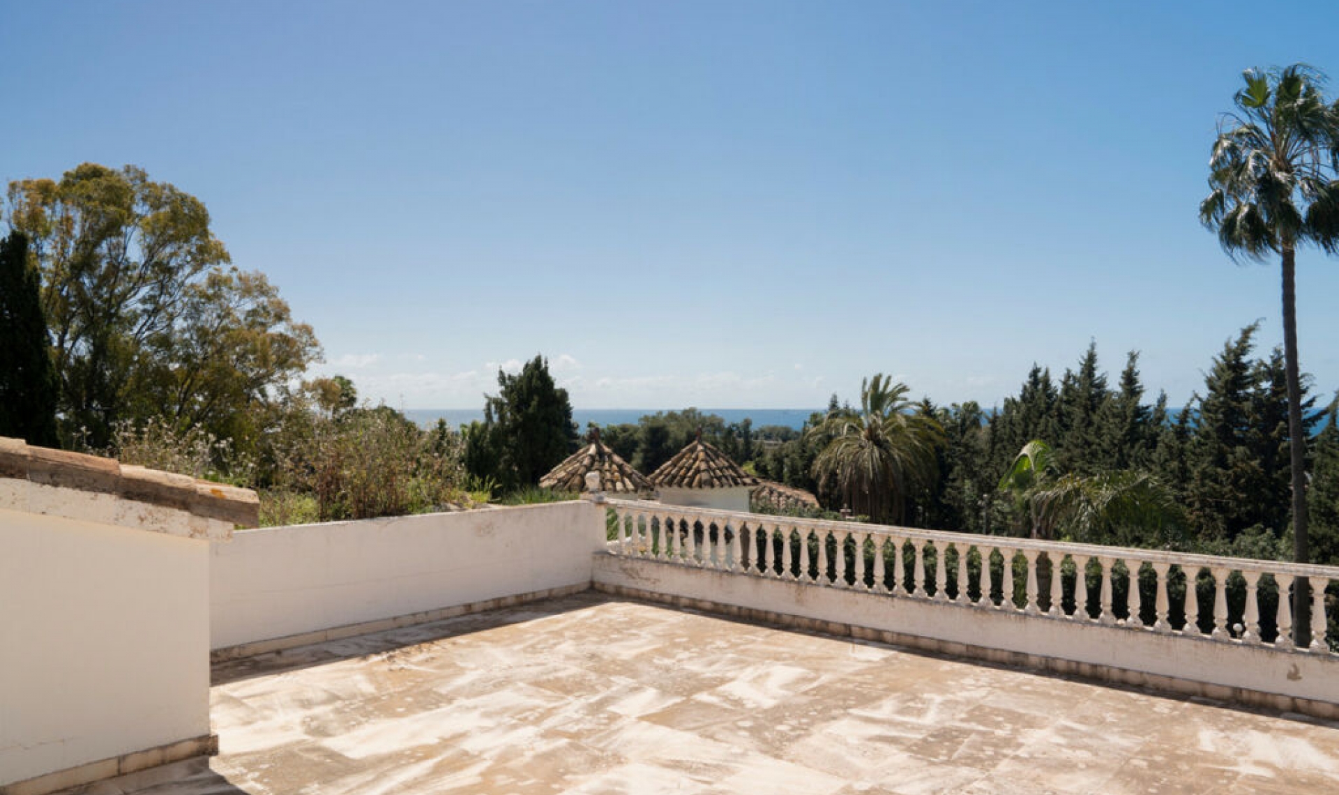 Resale - House -
El Paraiso