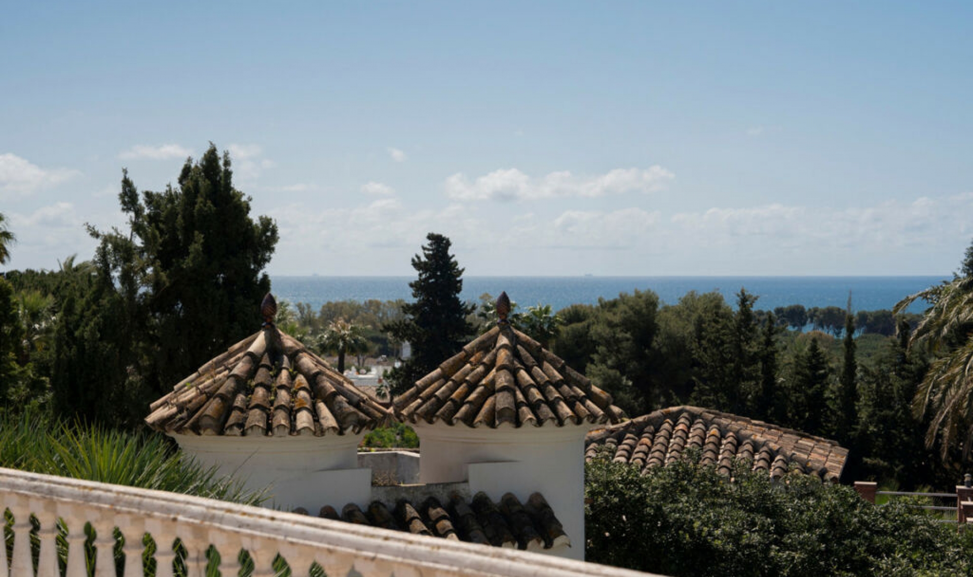 Resale - House -
El Paraiso