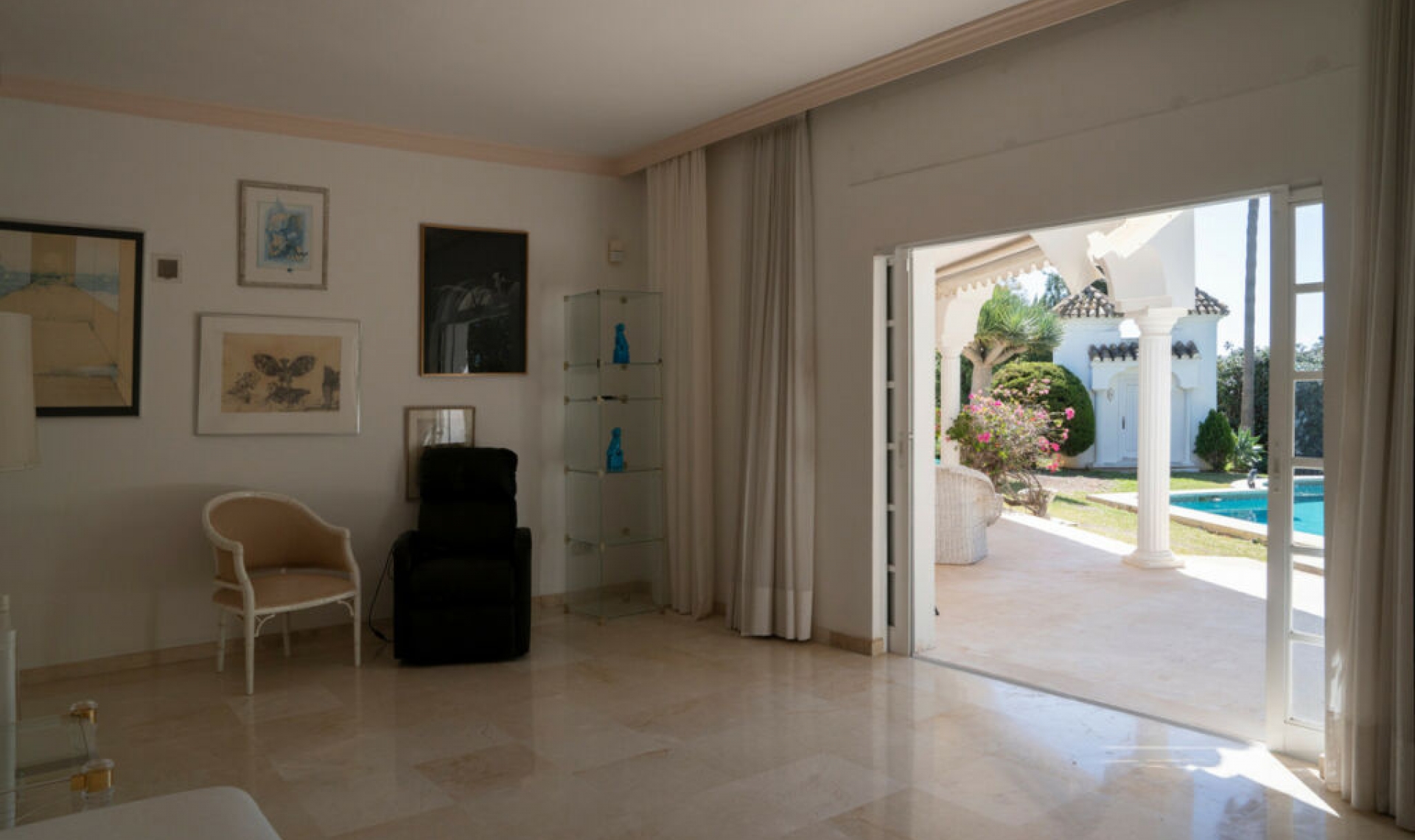Resale - House -
El Paraiso
