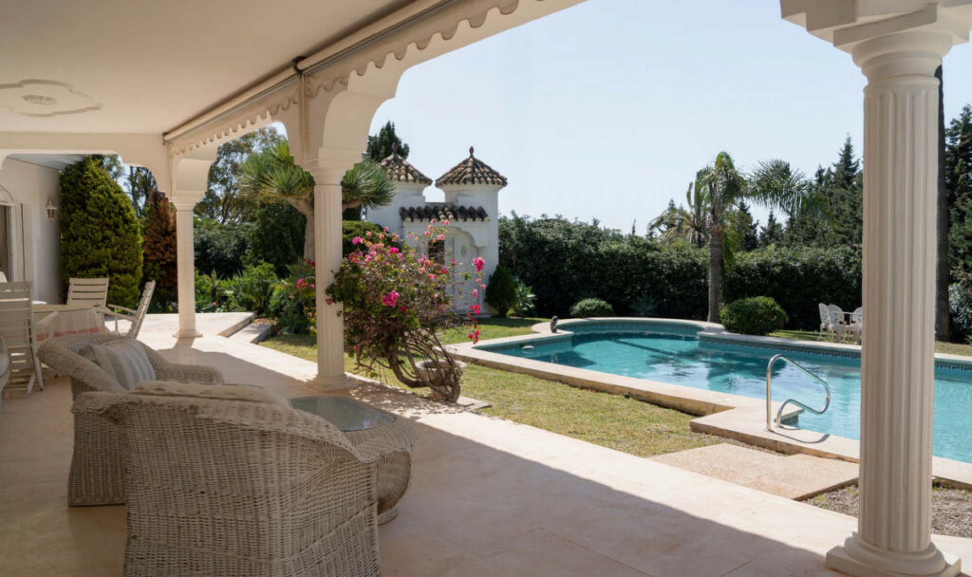 Resale - House -
El Paraiso
