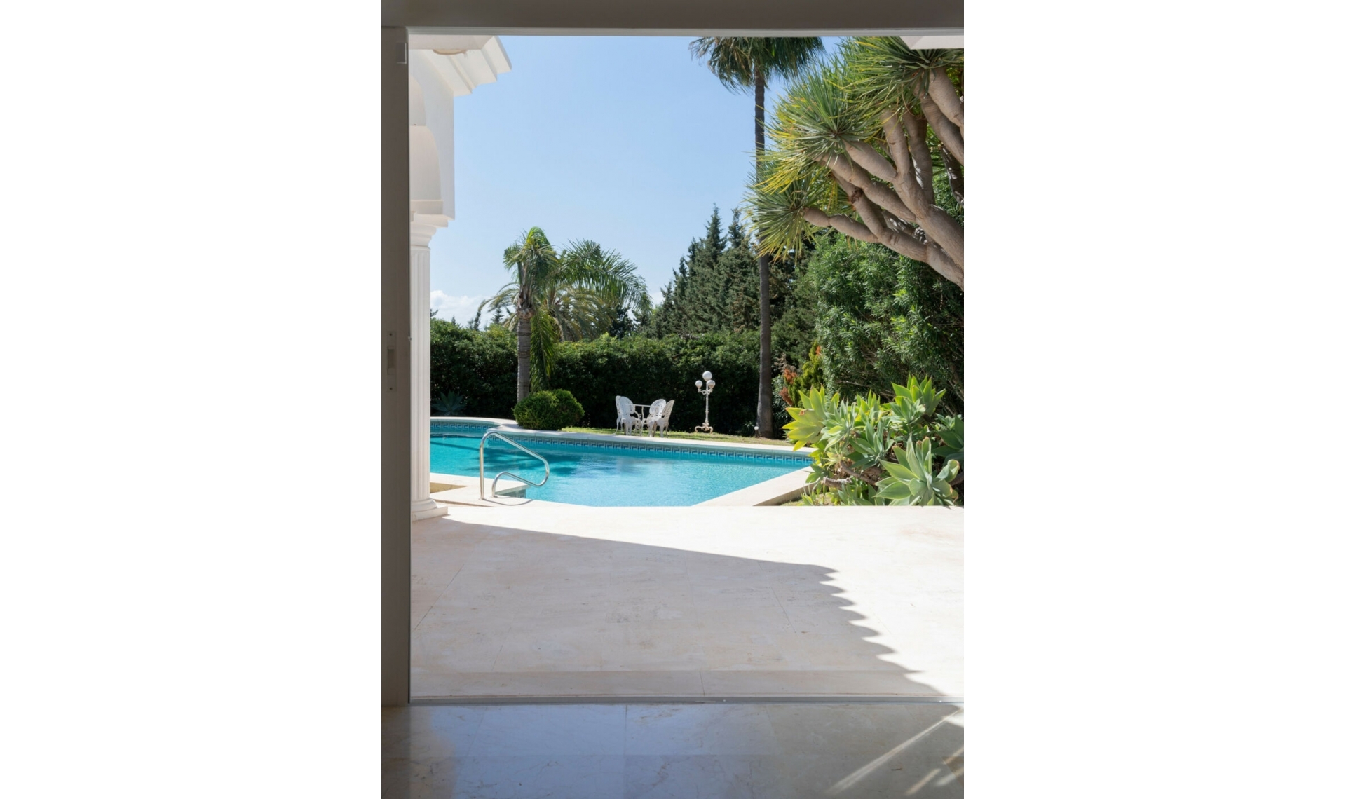 Resale - House -
El Paraiso