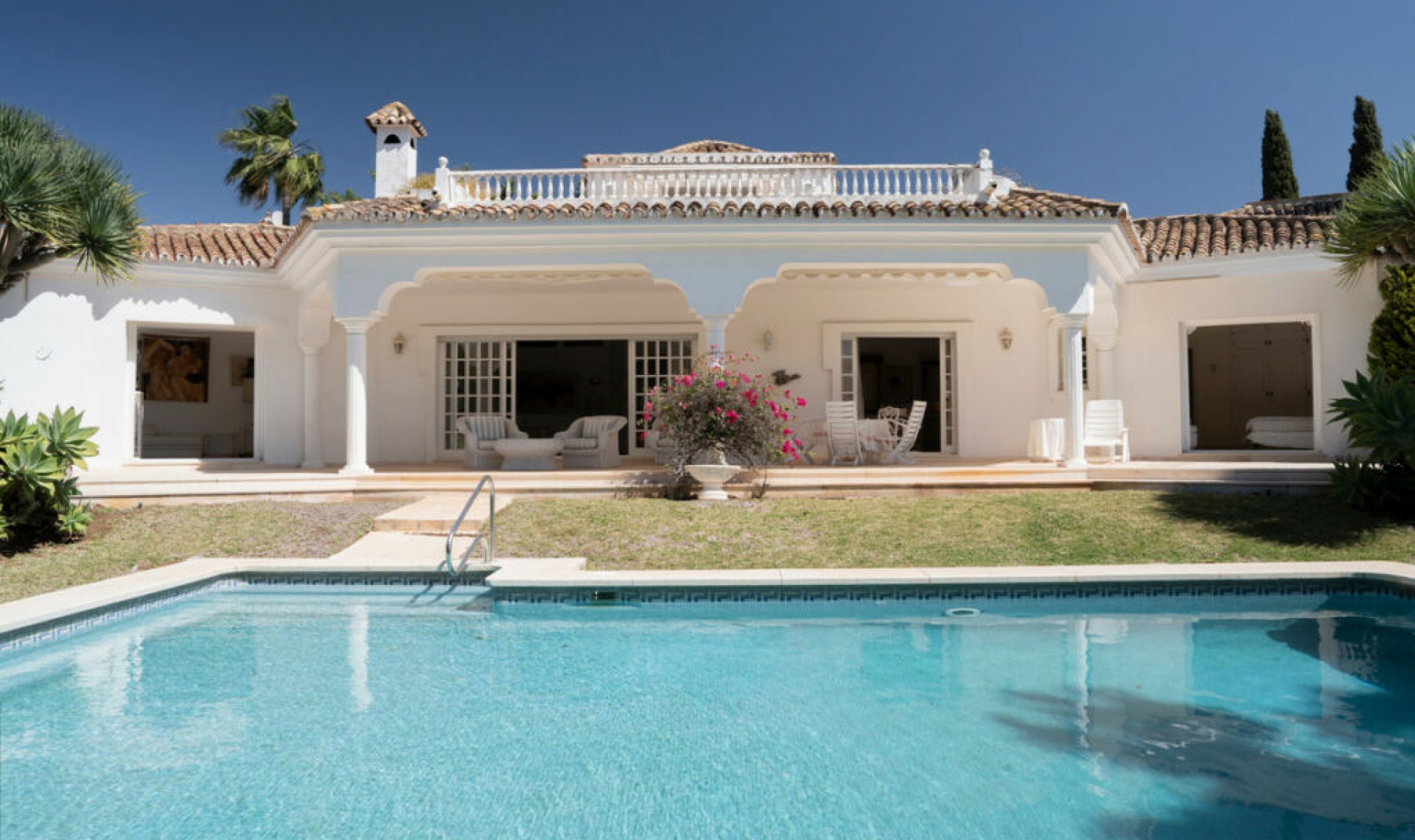 Resale - House -
El Paraiso