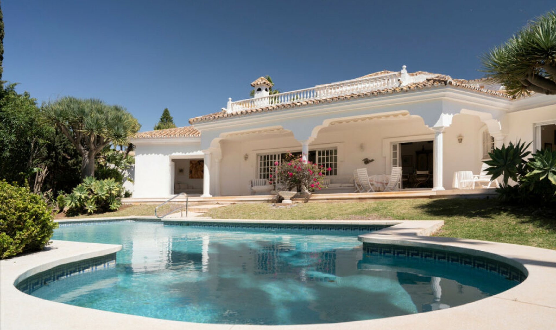 Resale - House -
El Paraiso