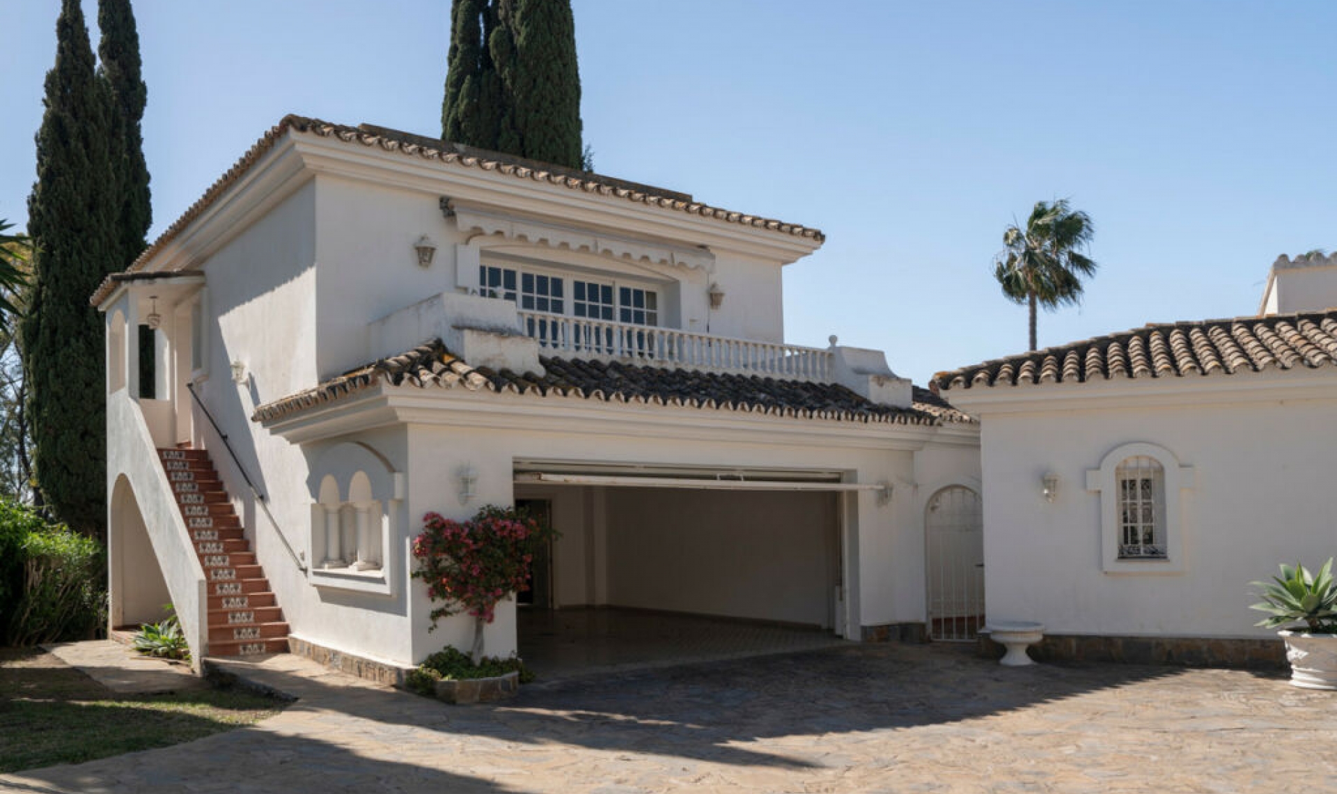 Resale - House -
El Paraiso