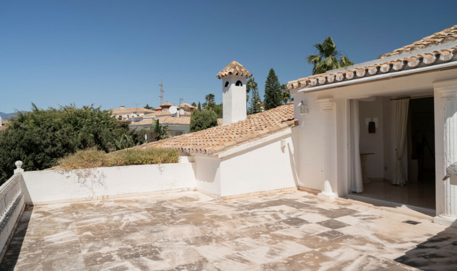 Resale - House -
El Paraiso
