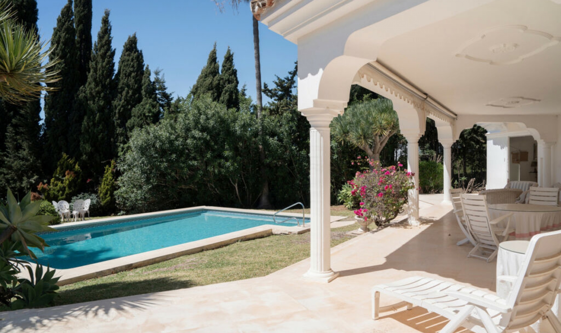 Resale - House -
El Paraiso