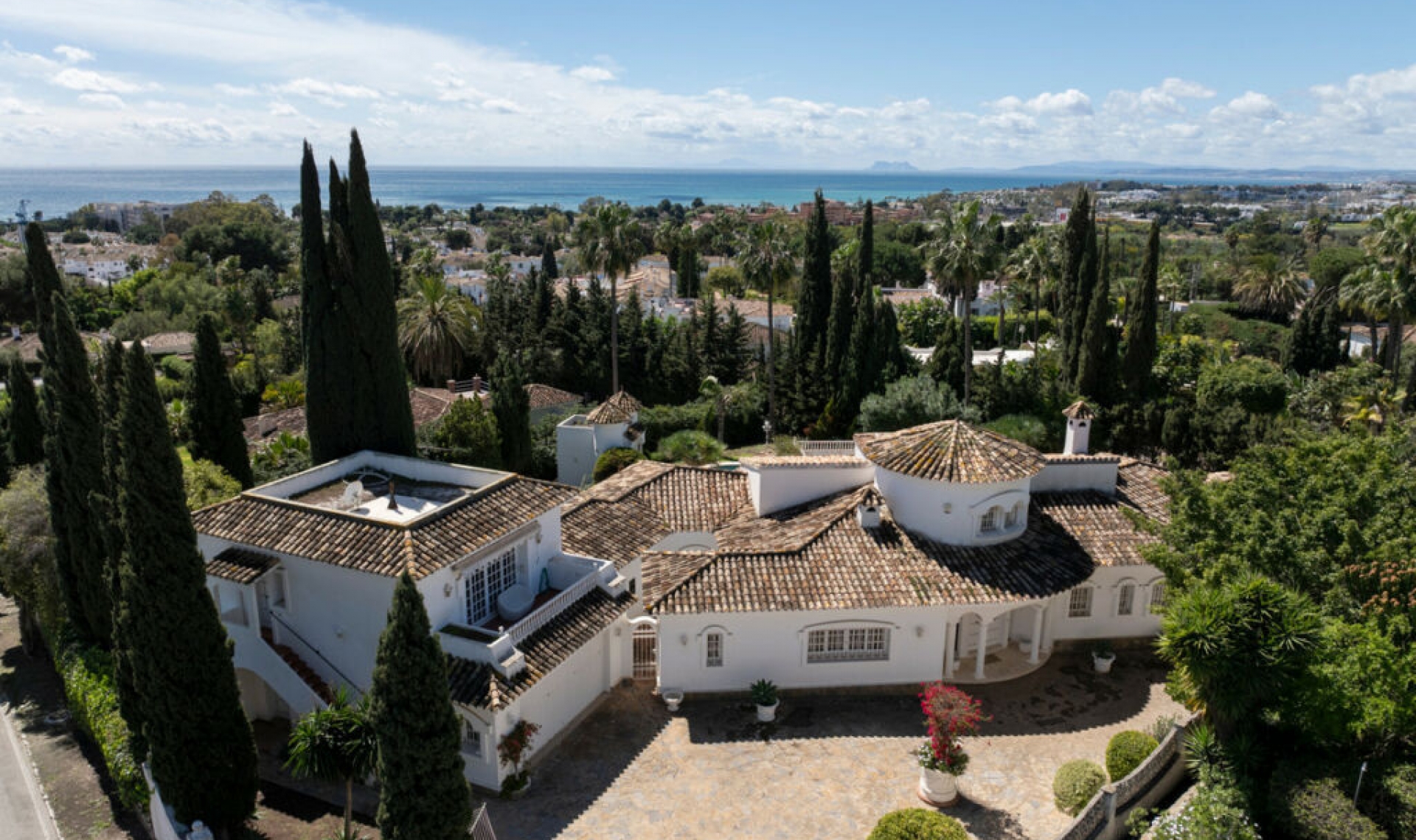Resale - House -
El Paraiso
