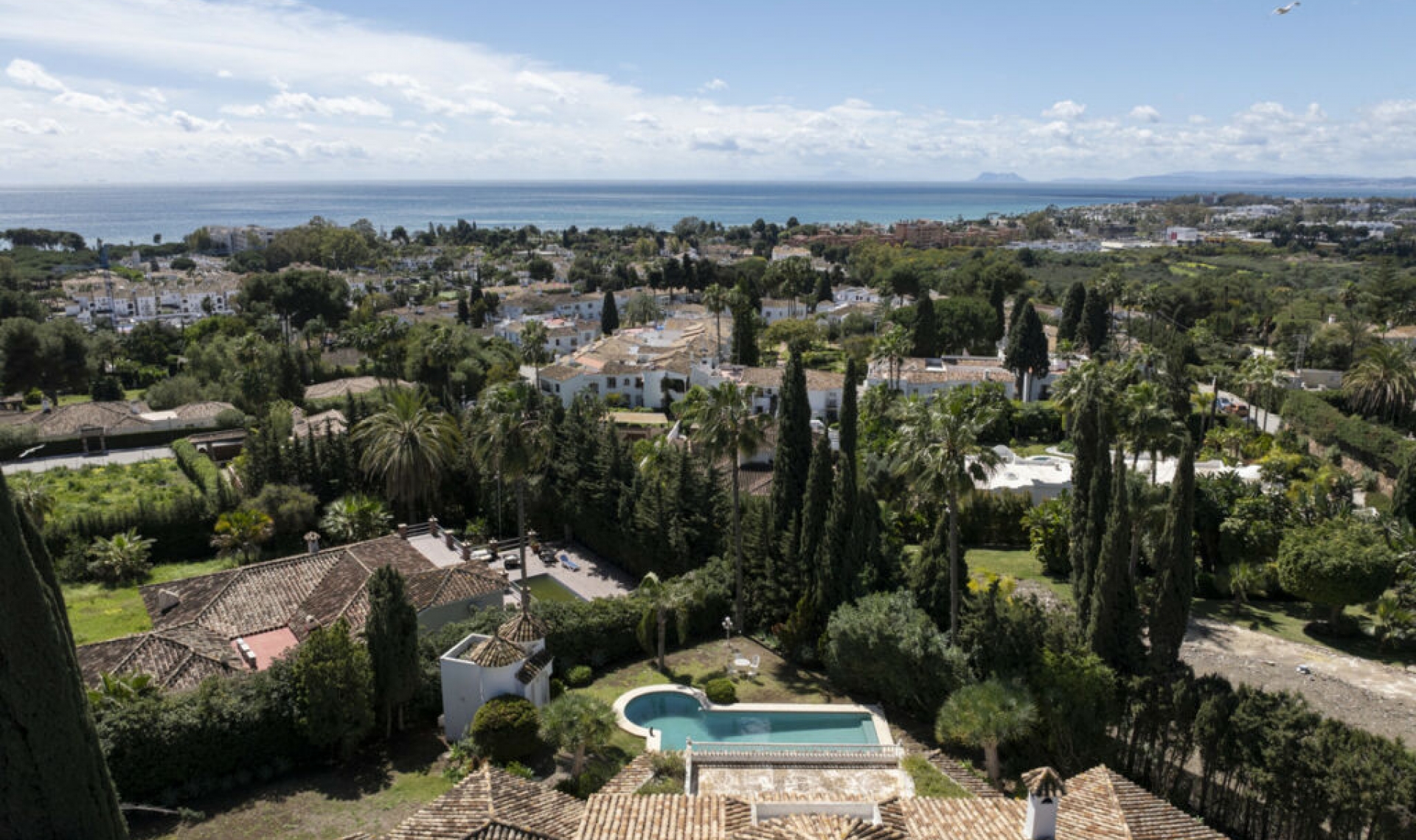 Resale - House -
El Paraiso