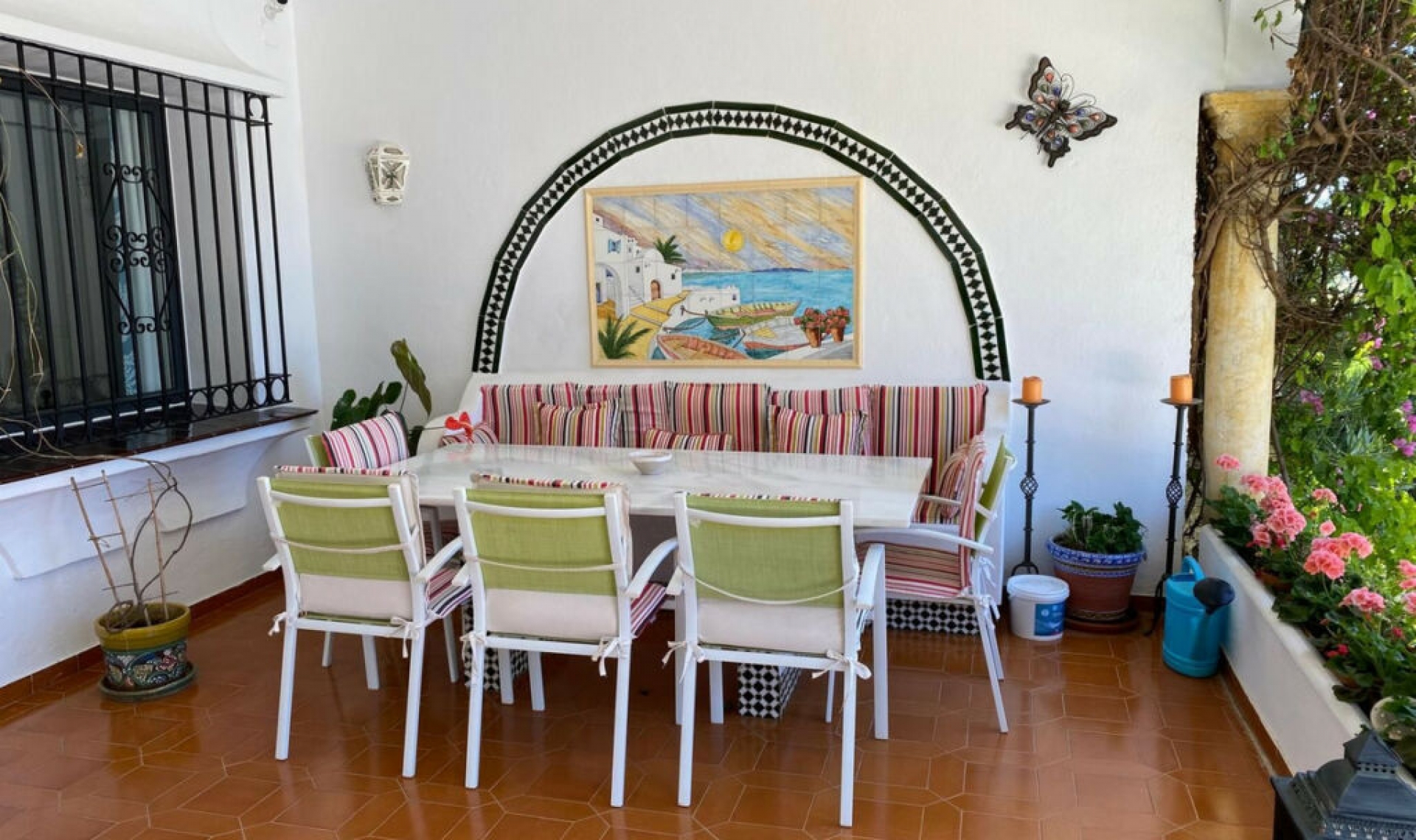 Resale - House -
El Paraiso