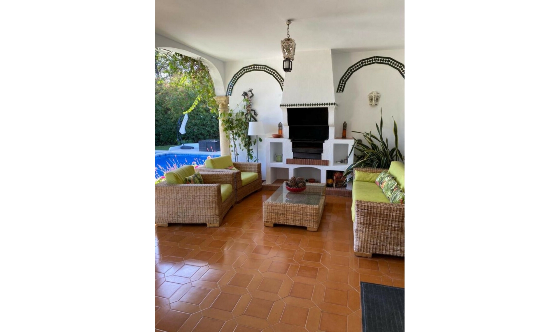 Resale - House -
El Paraiso