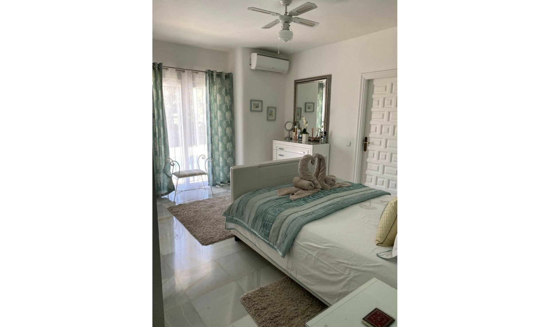 Resale - House -
El Paraiso