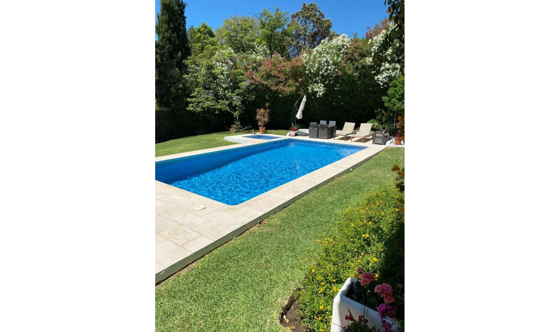 Resale - House -
El Paraiso