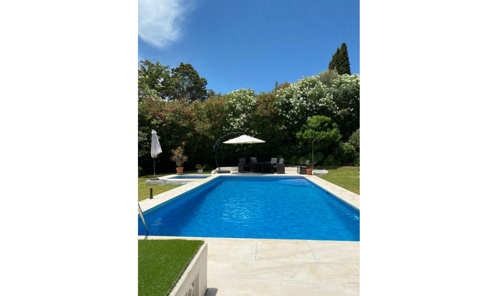 Resale - House -
El Paraiso